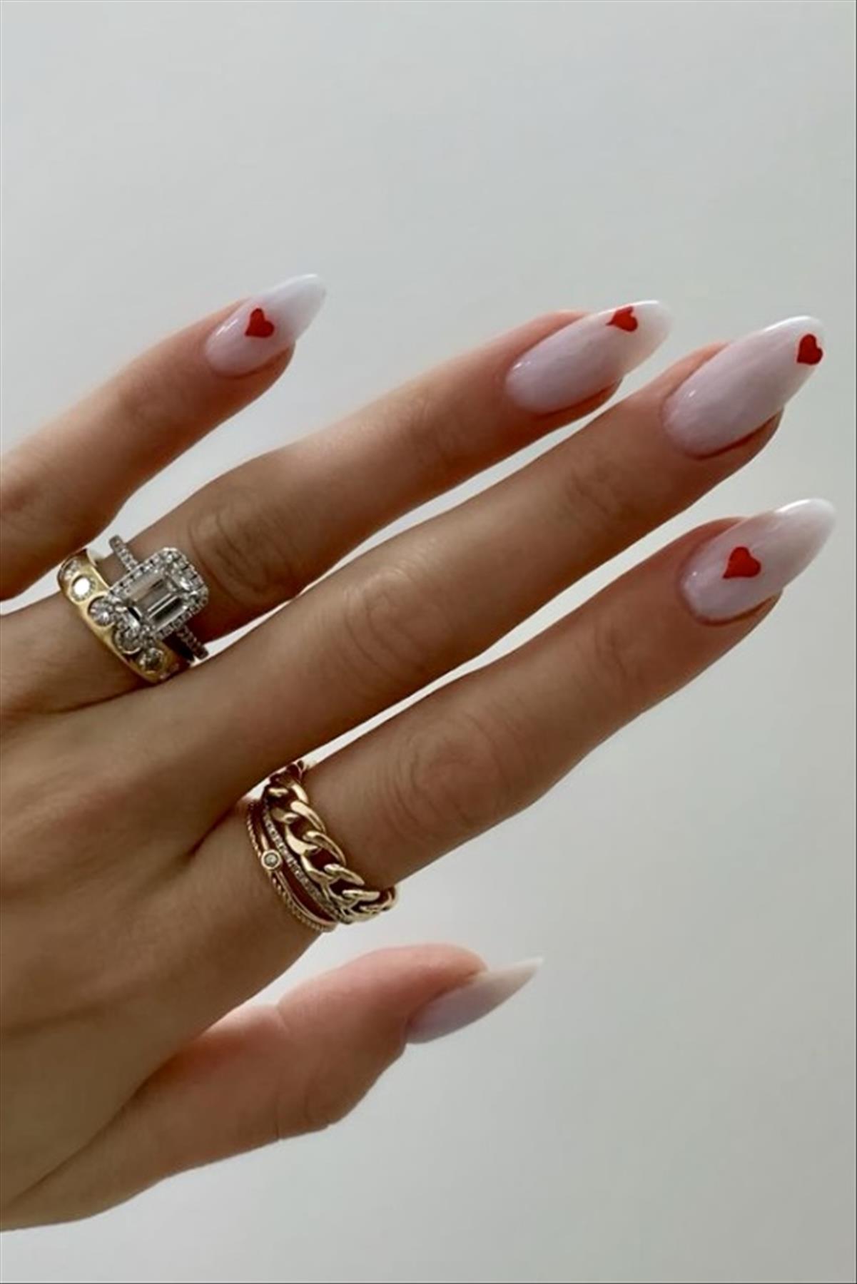 Romantic Valentine's Day nails for 14th February nails 2022