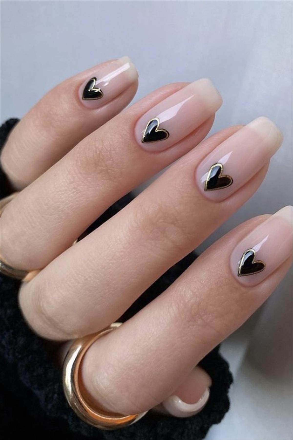 Romantic Valentine's Day nails for 14th February nails 2022