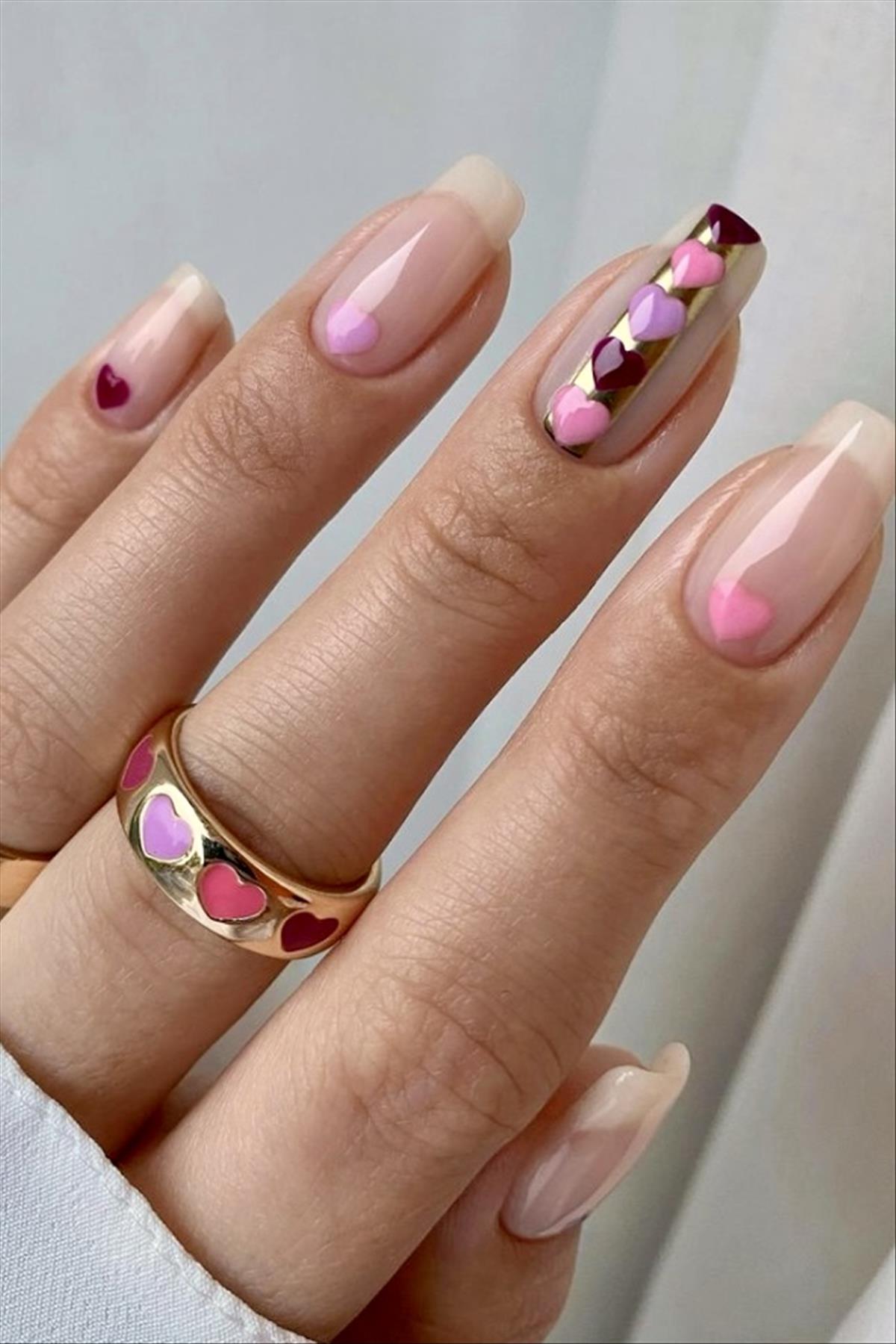 Romantic Valentine's Day nails for 14th February nails 2022