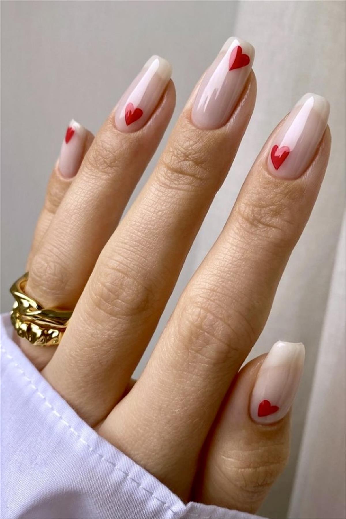 Romantic Valentine's Day nails for 14th February nails 2022