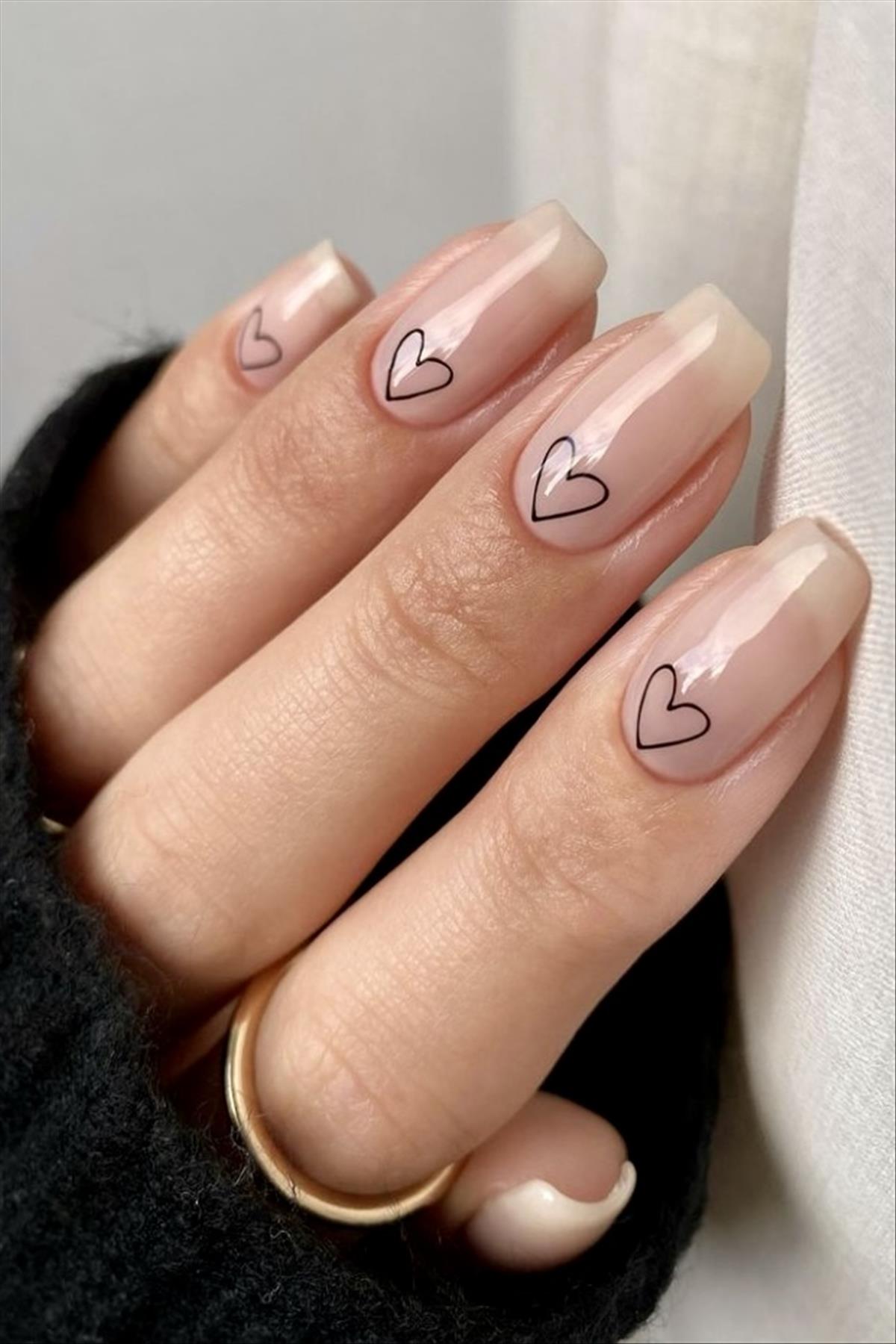 Romantic Valentine's Day nails for 14th February nails 2022