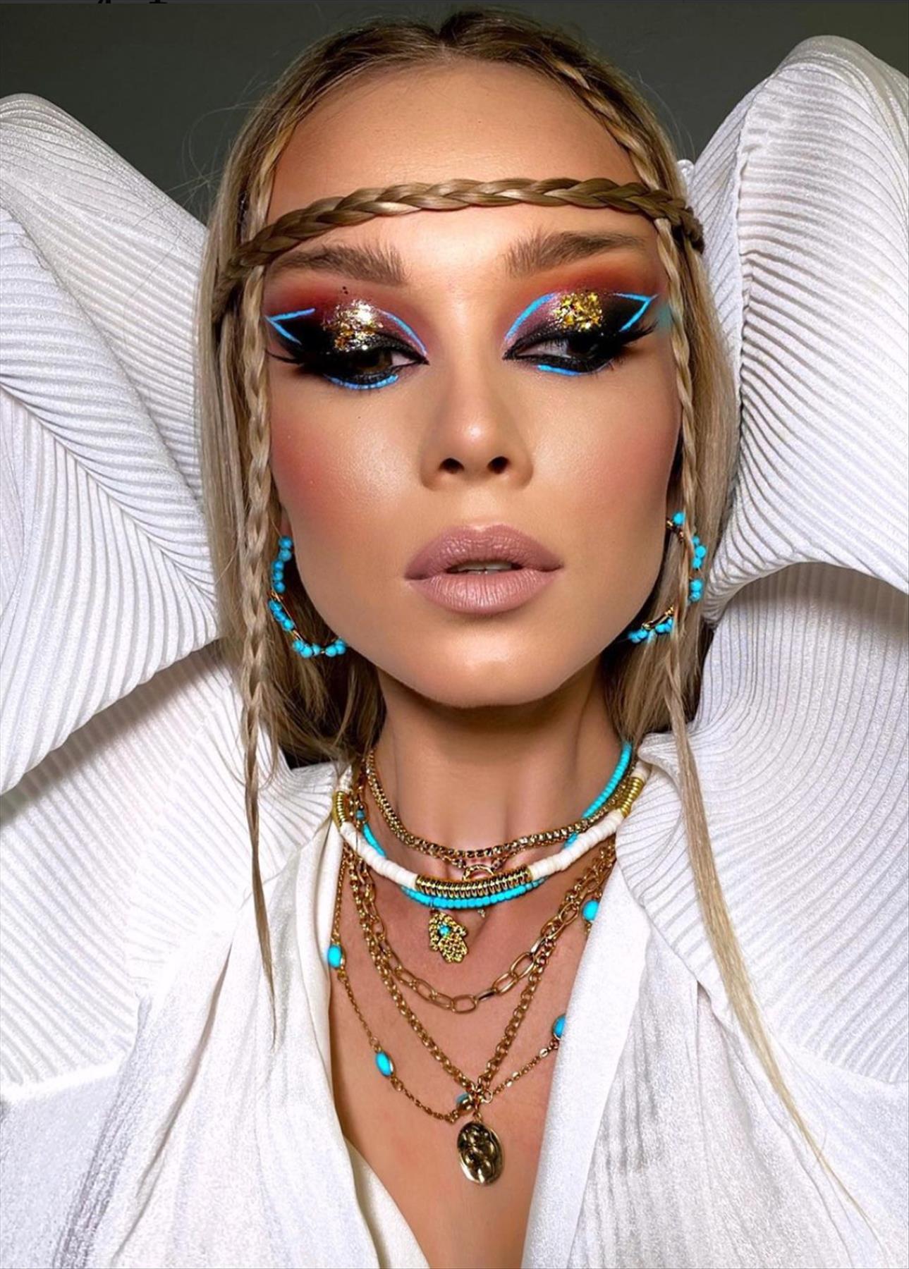  Dreamy Blue Eyeshadow Makeup Looks For Every Eye Color