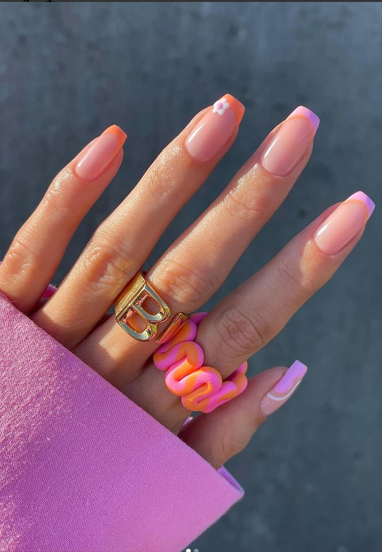 Best Short French tip coffin nails for Spring nails 2022 trends