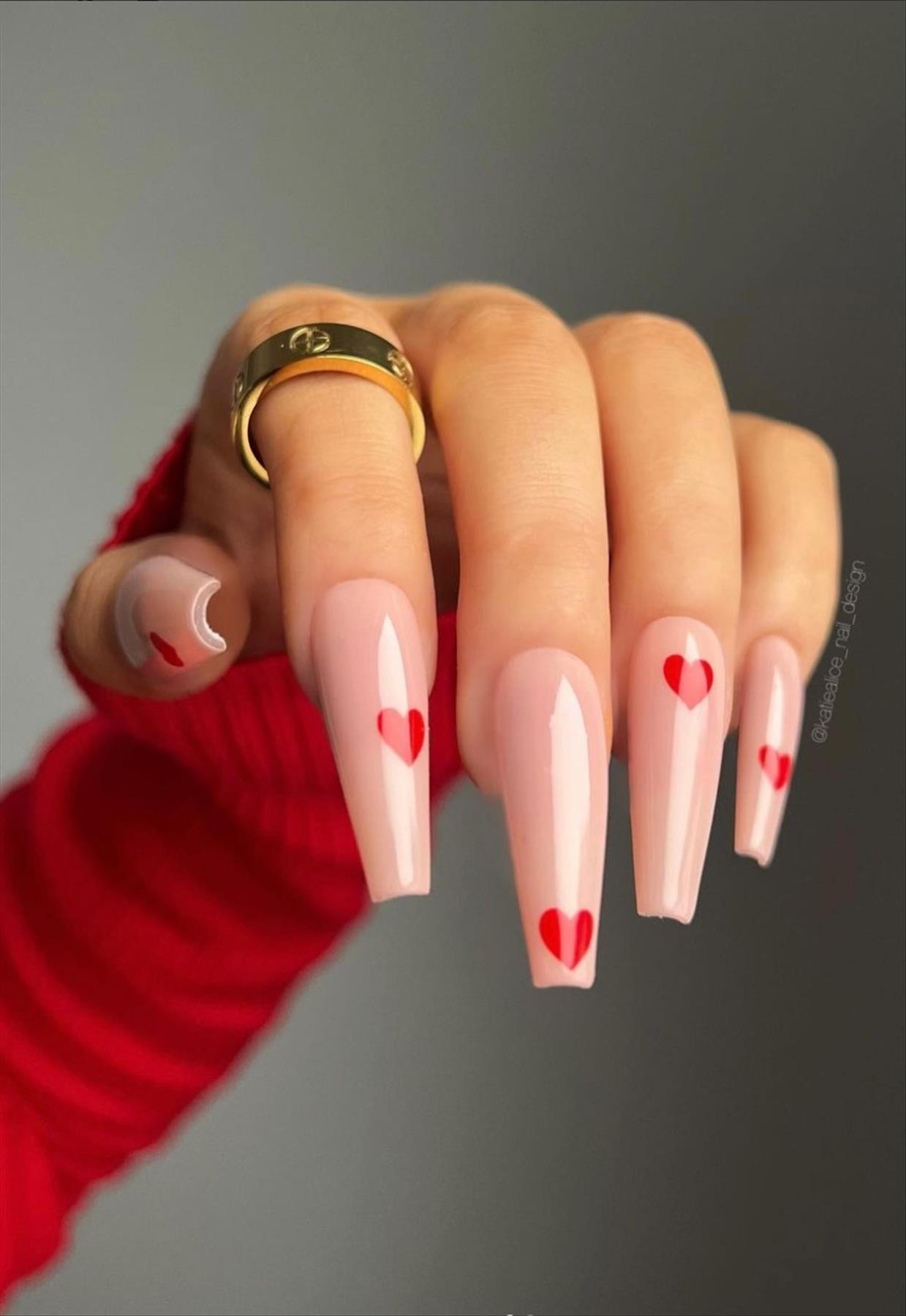 Romantic Valentine's Day nails for 14th February nails 2022