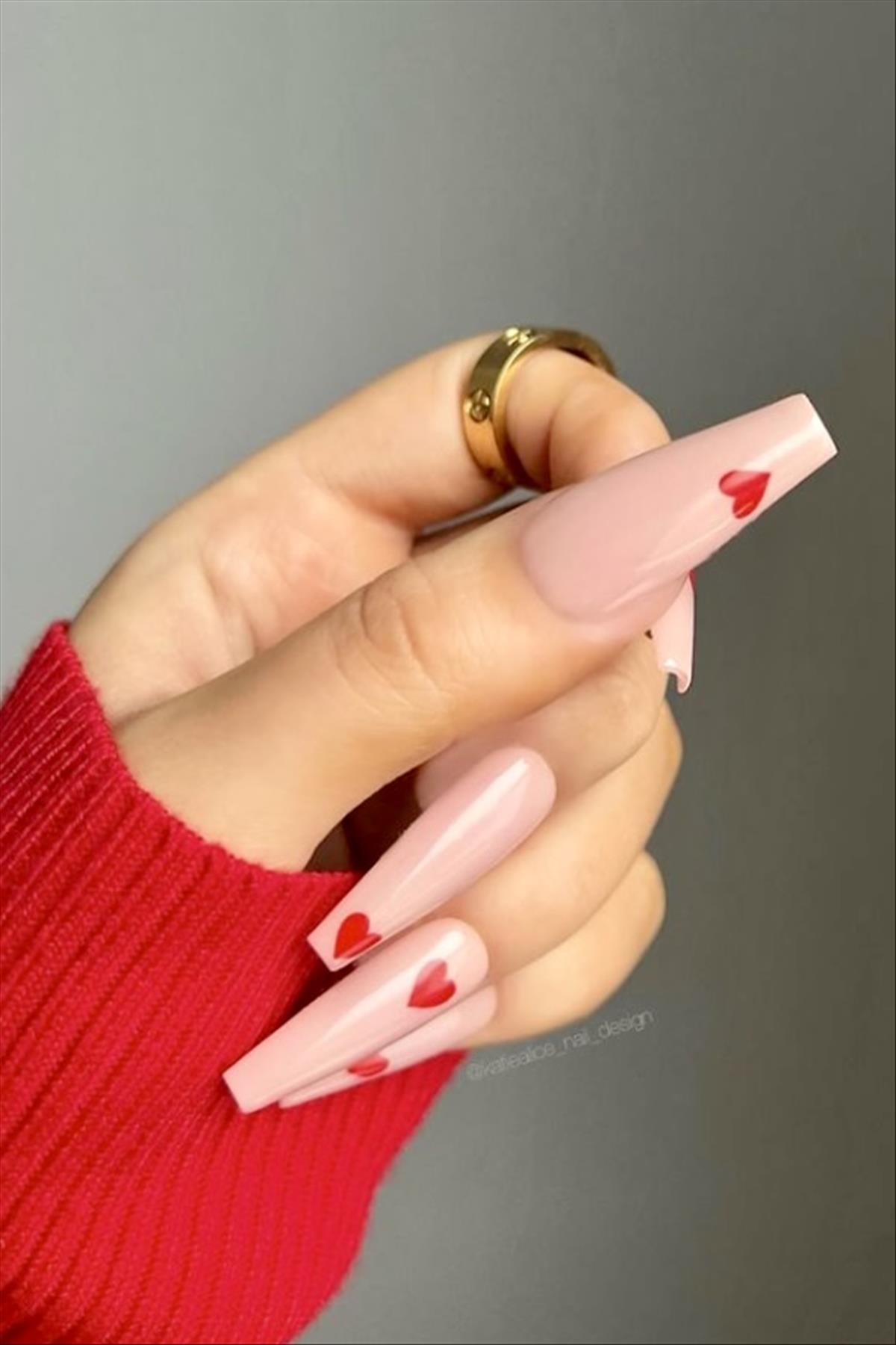 Romantic Valentine's Day nails for 14th February nails 2022