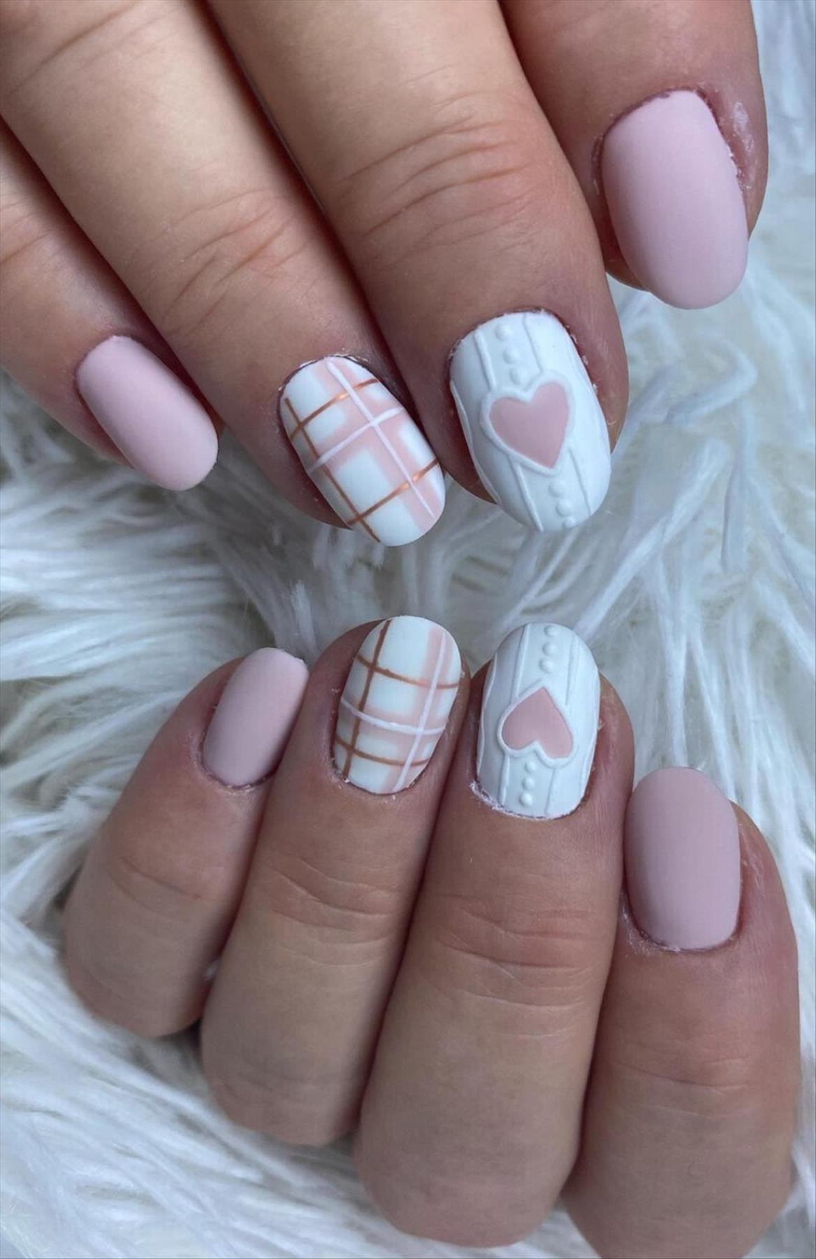 Romantic Valentine's Day nails for 14th February nails 2022