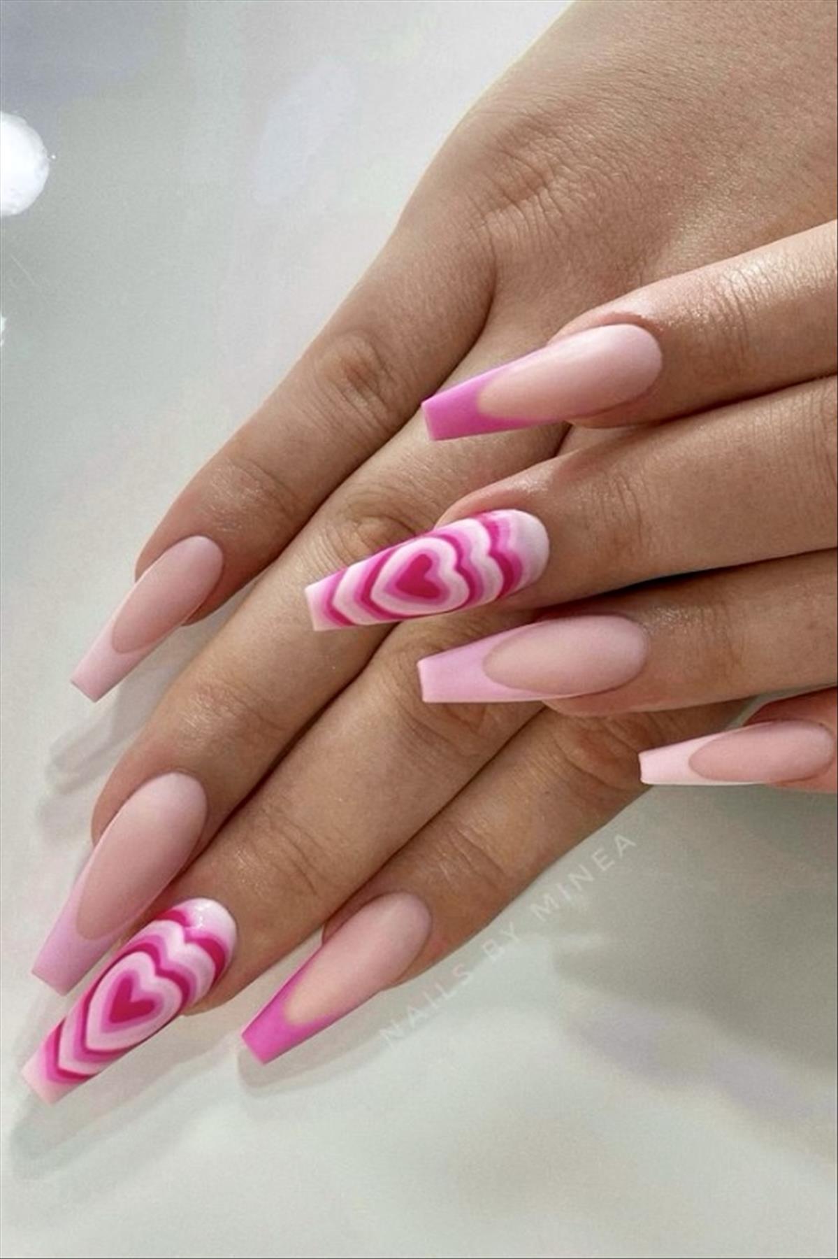Romantic Valentine's Day nails for 14th February nails 2022