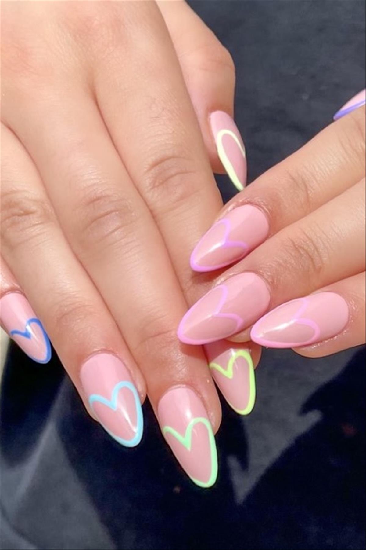 Romantic Valentine's Day nails for 14th February nails 2022