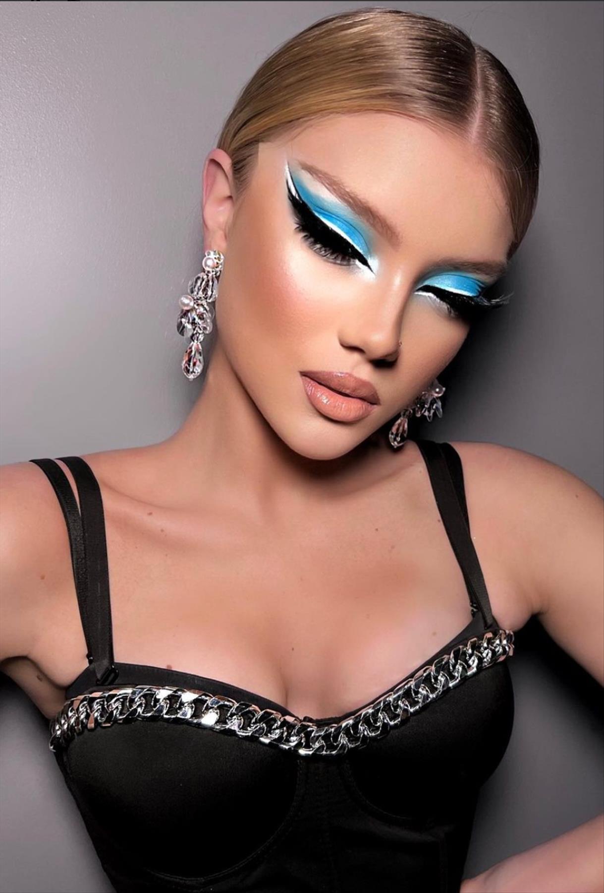  Dreamy Blue Eyeshadow Makeup Looks For Every Eye Color