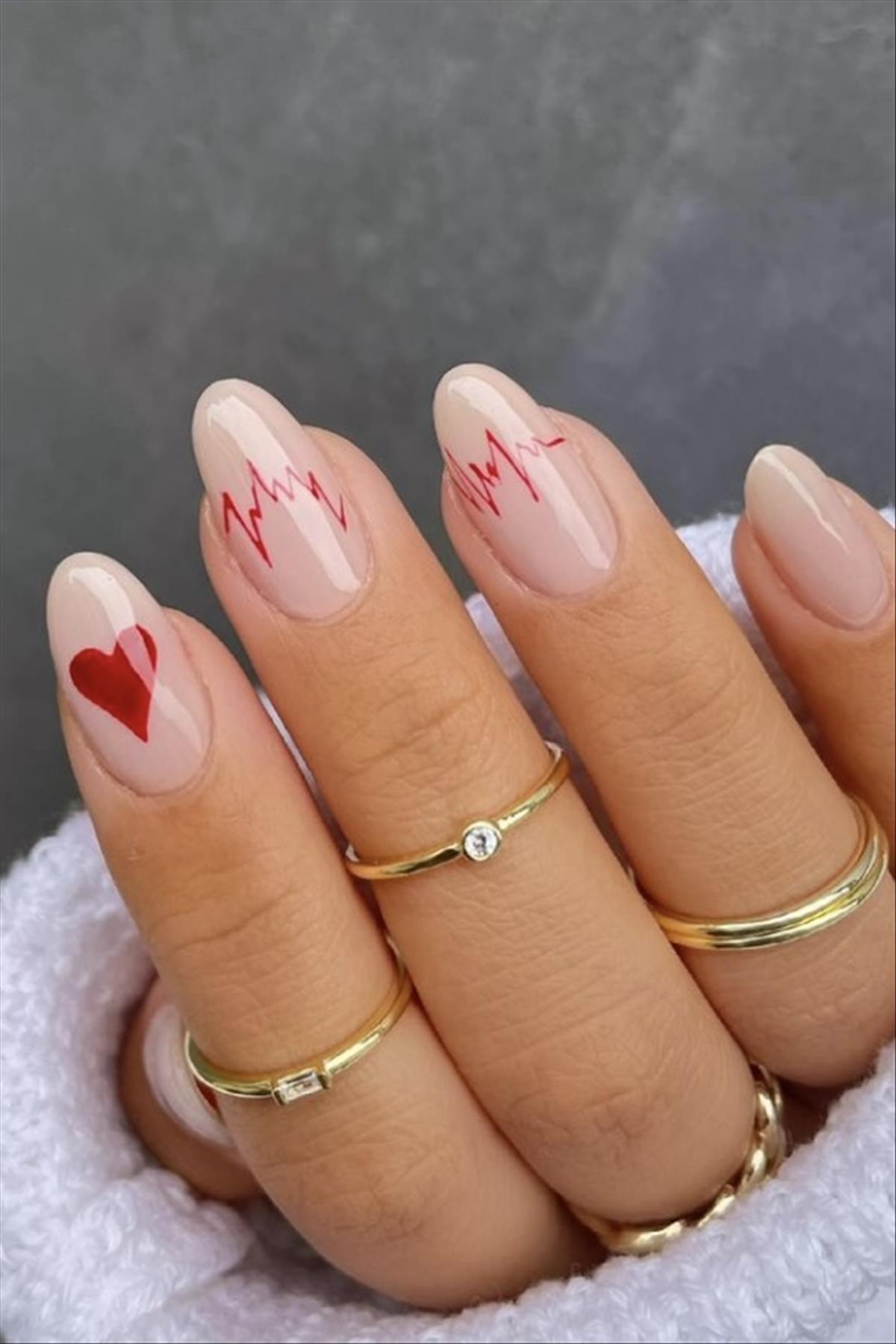 Romantic Valentine's Day nails for 14th February nails 2022