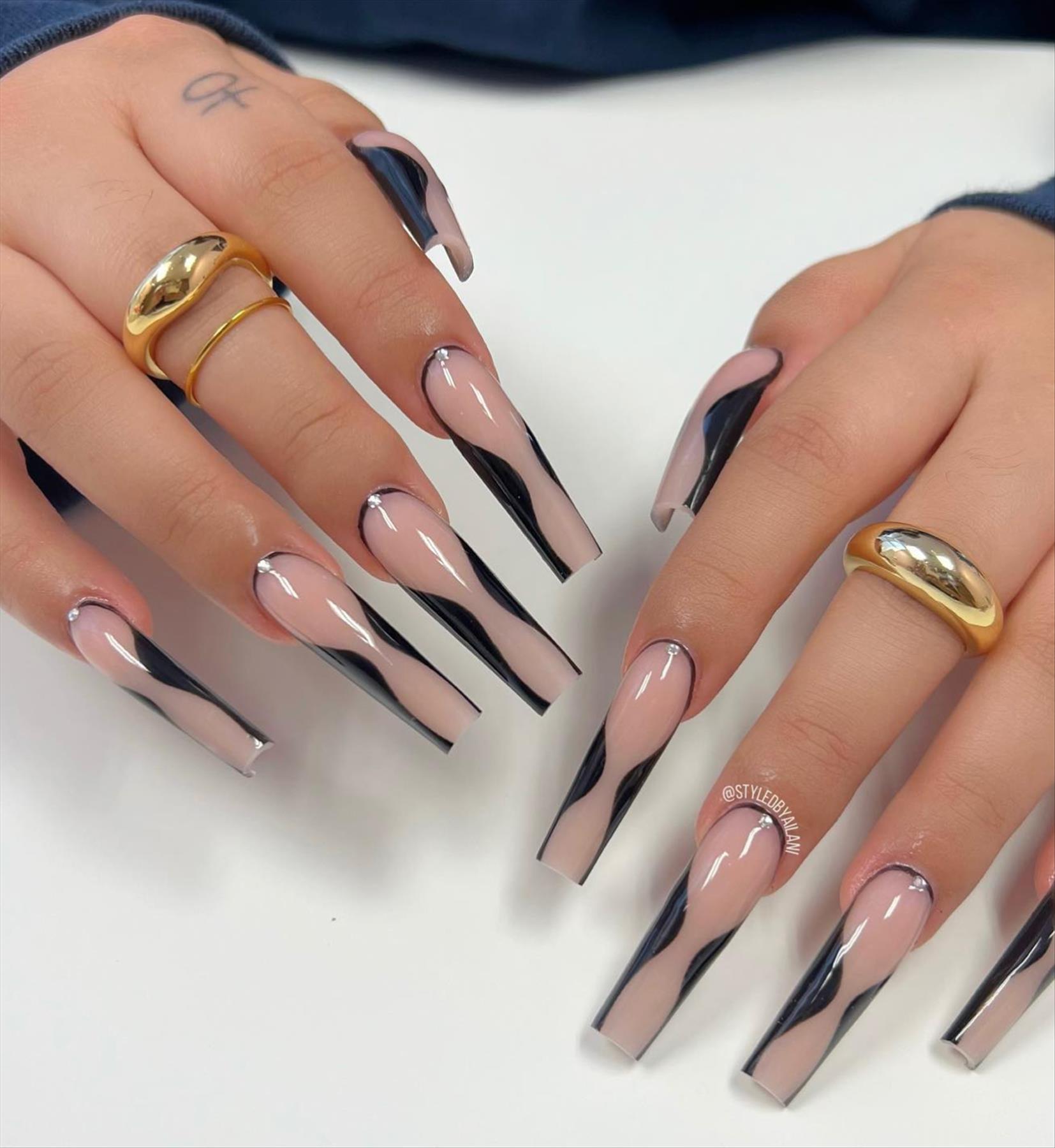 Edgy grunge acrylic nail ideas with black manicures