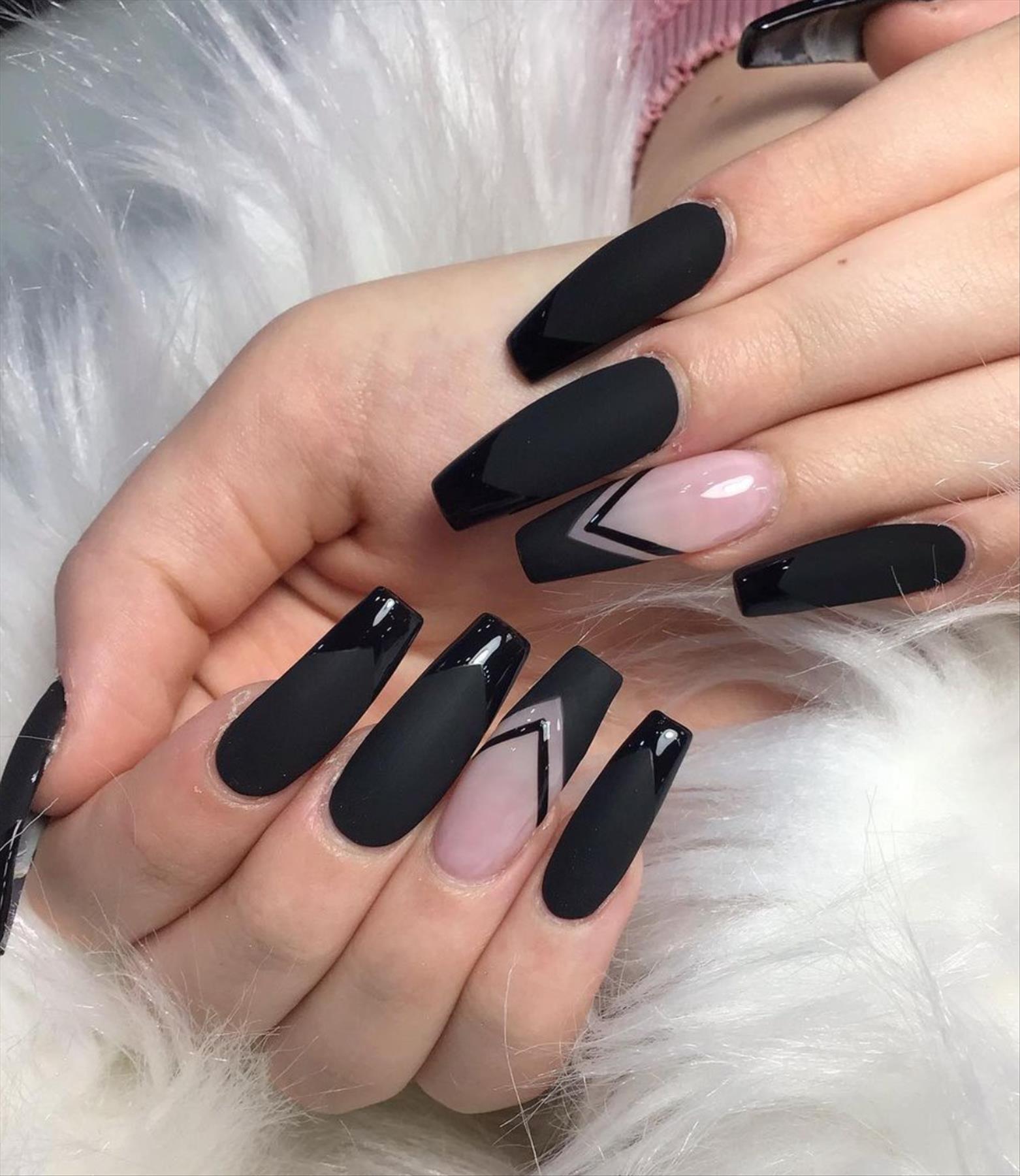 Edgy grunge acrylic nail ideas with black manicures