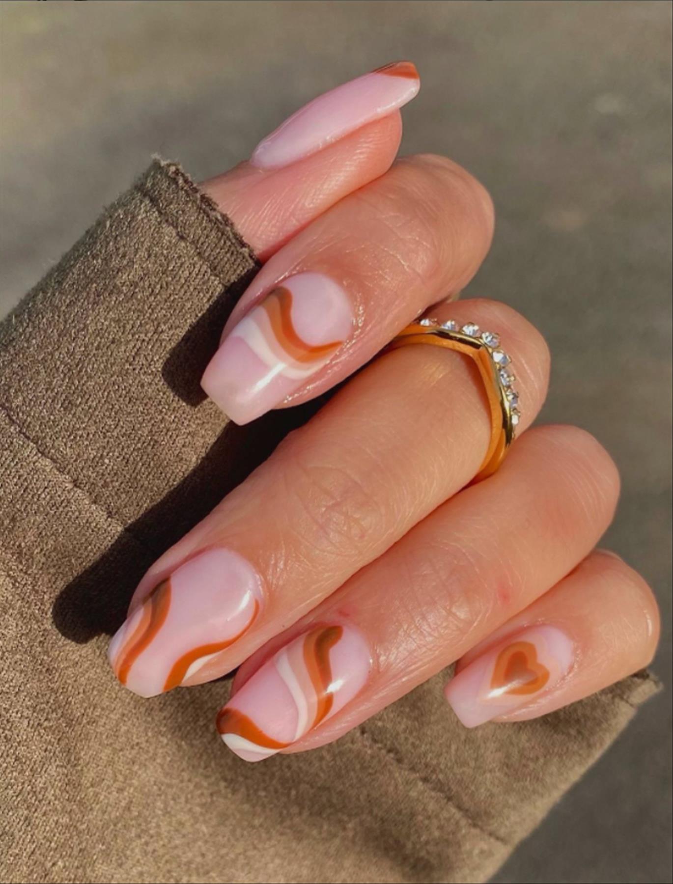 Trendy minimalist nails art for spring manicures