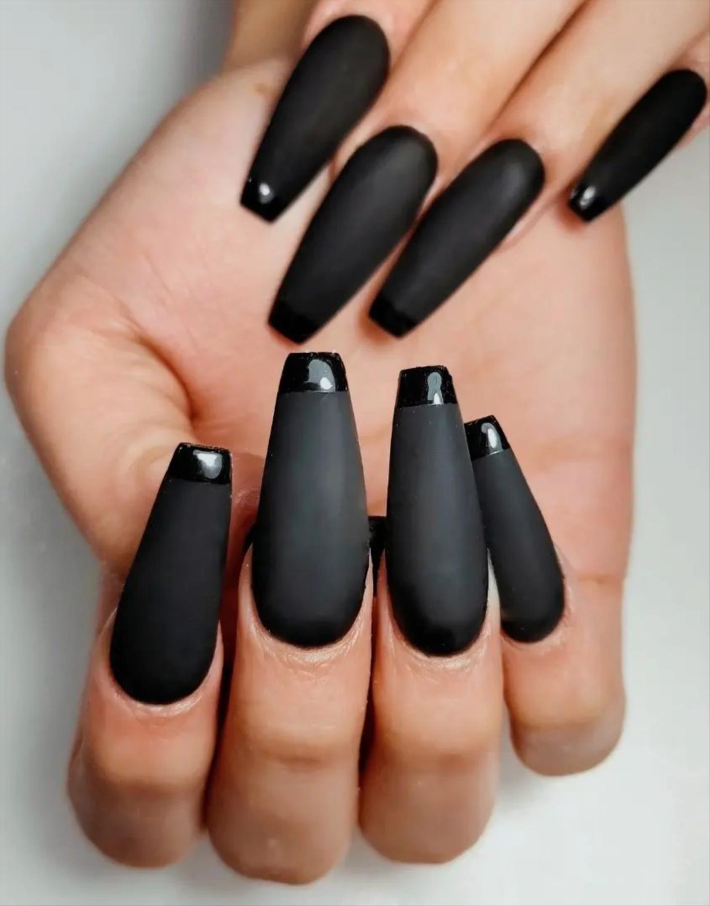 Edgy grunge acrylic nail ideas with black manicures