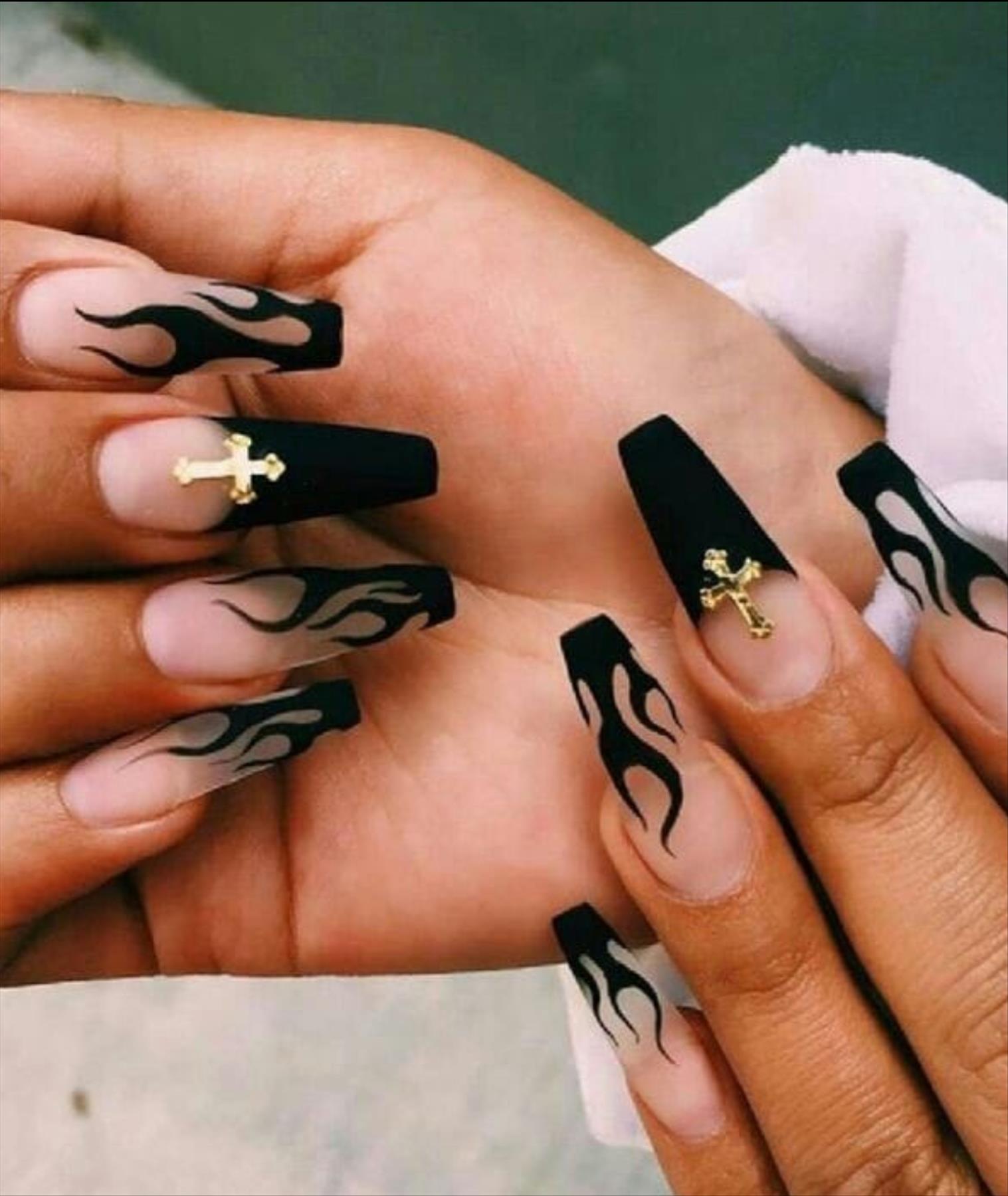 Edgy grunge acrylic nail ideas with black manicures