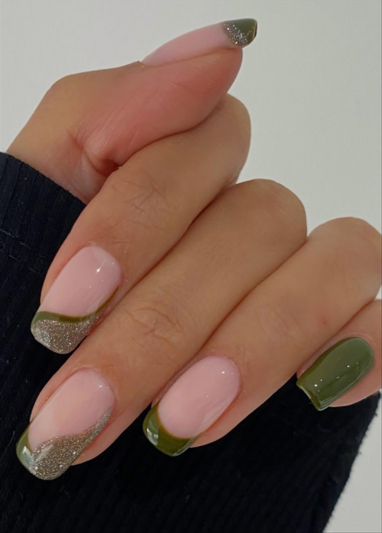 Trendy minimalist nails art for spring manicures