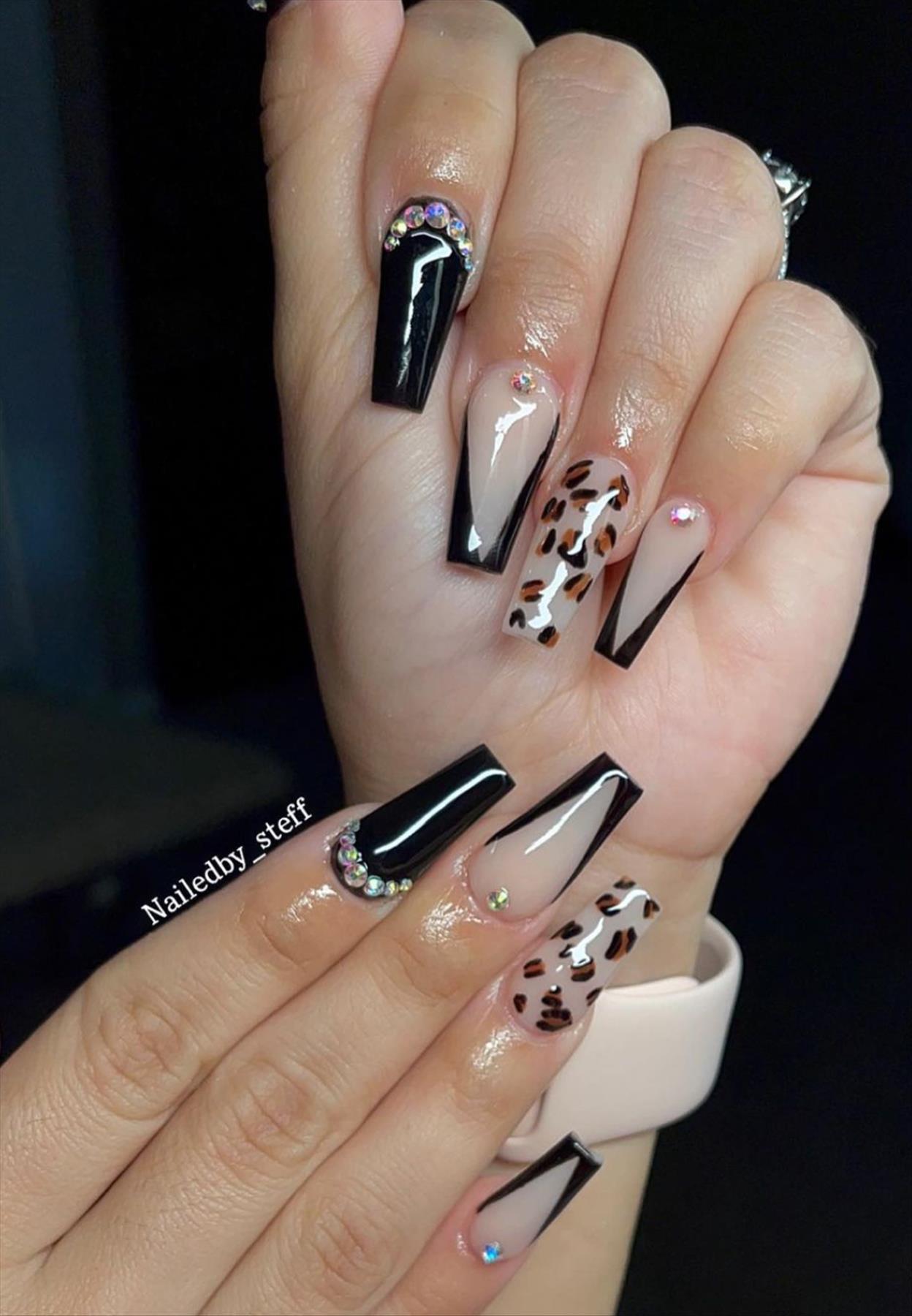 Edgy grunge acrylic nail ideas with black manicures