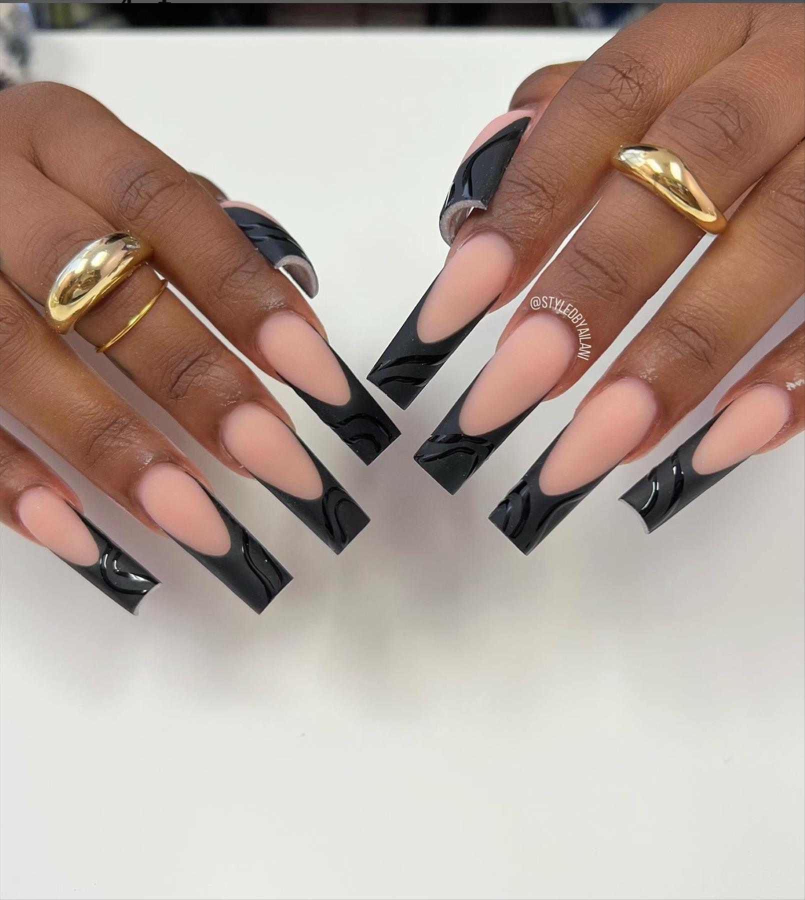 Edgy grunge acrylic nail ideas with black manicures