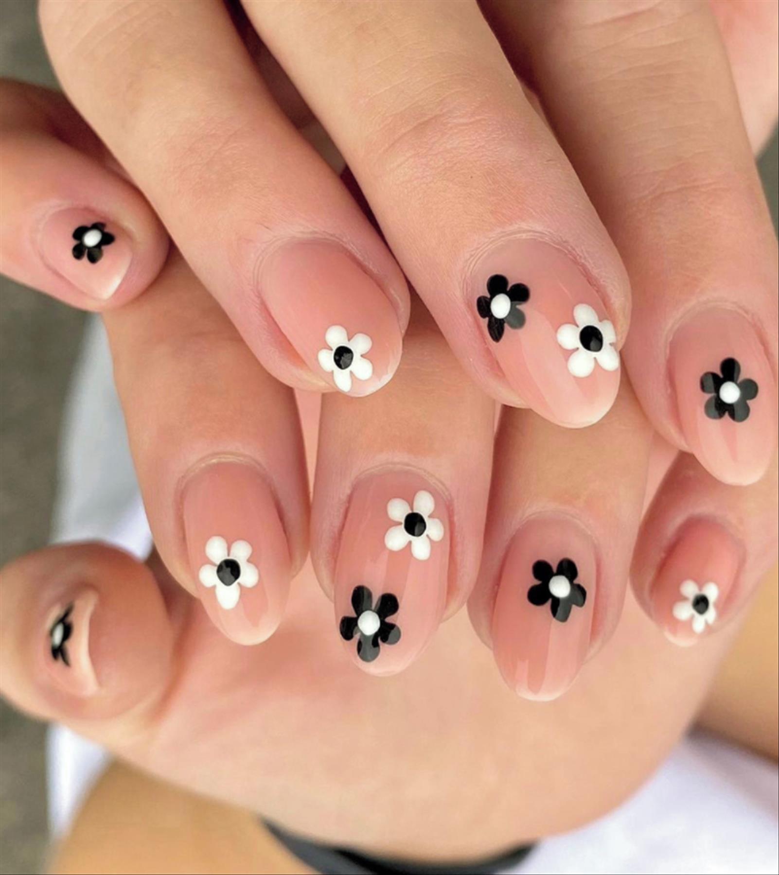 Trending Spring nails with floral nail designs ideas