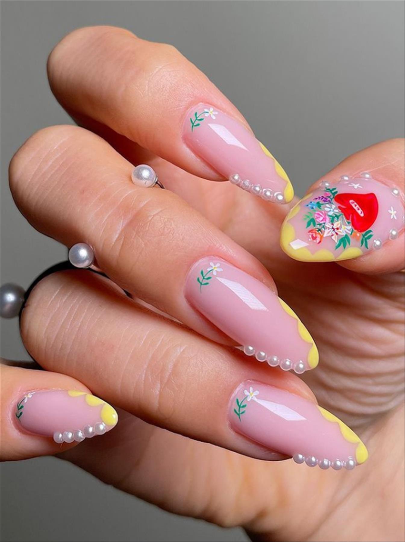 Trending Spring nails with floral nail designs ideas