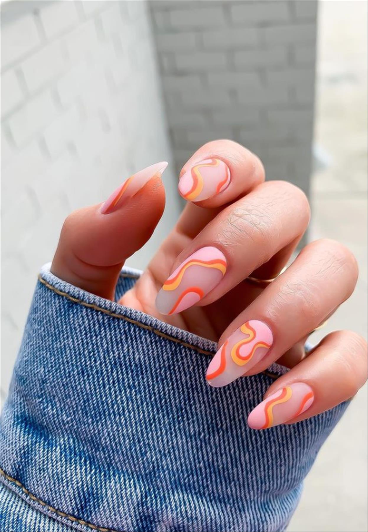 Trendy minimalist nails art for spring manicures