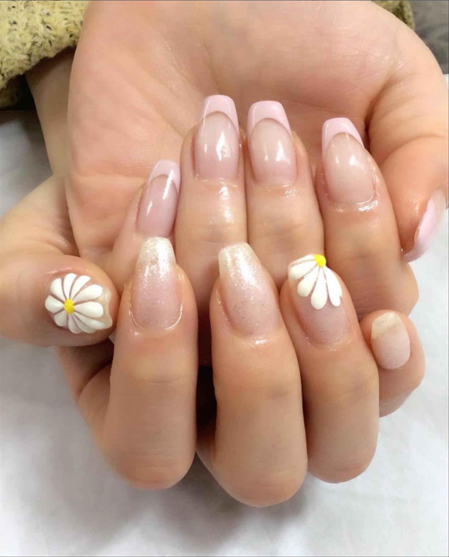 Trending Spring nails with floral nail designs ideas