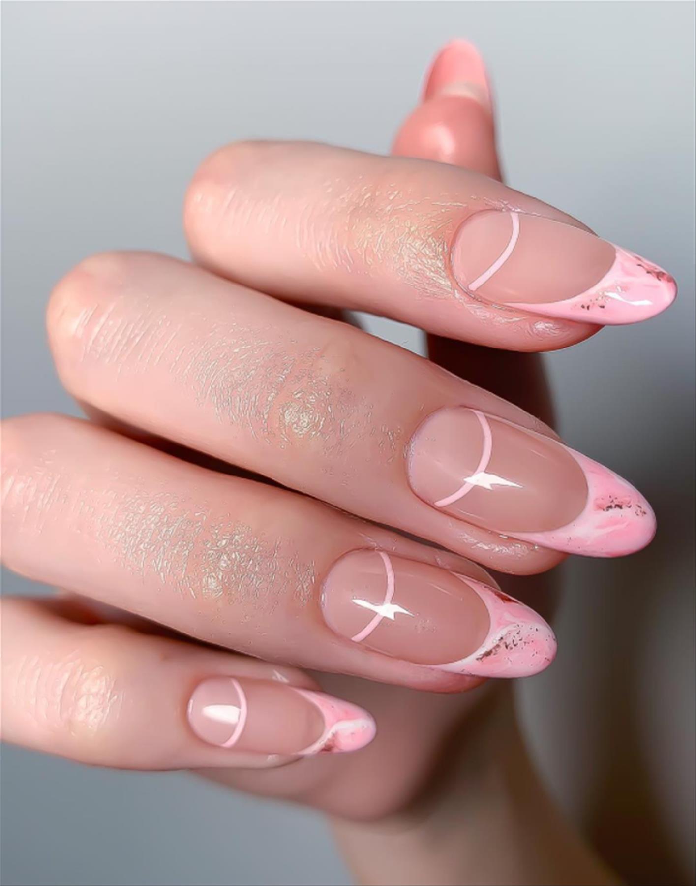 Trendy minimalist nails art for spring manicures