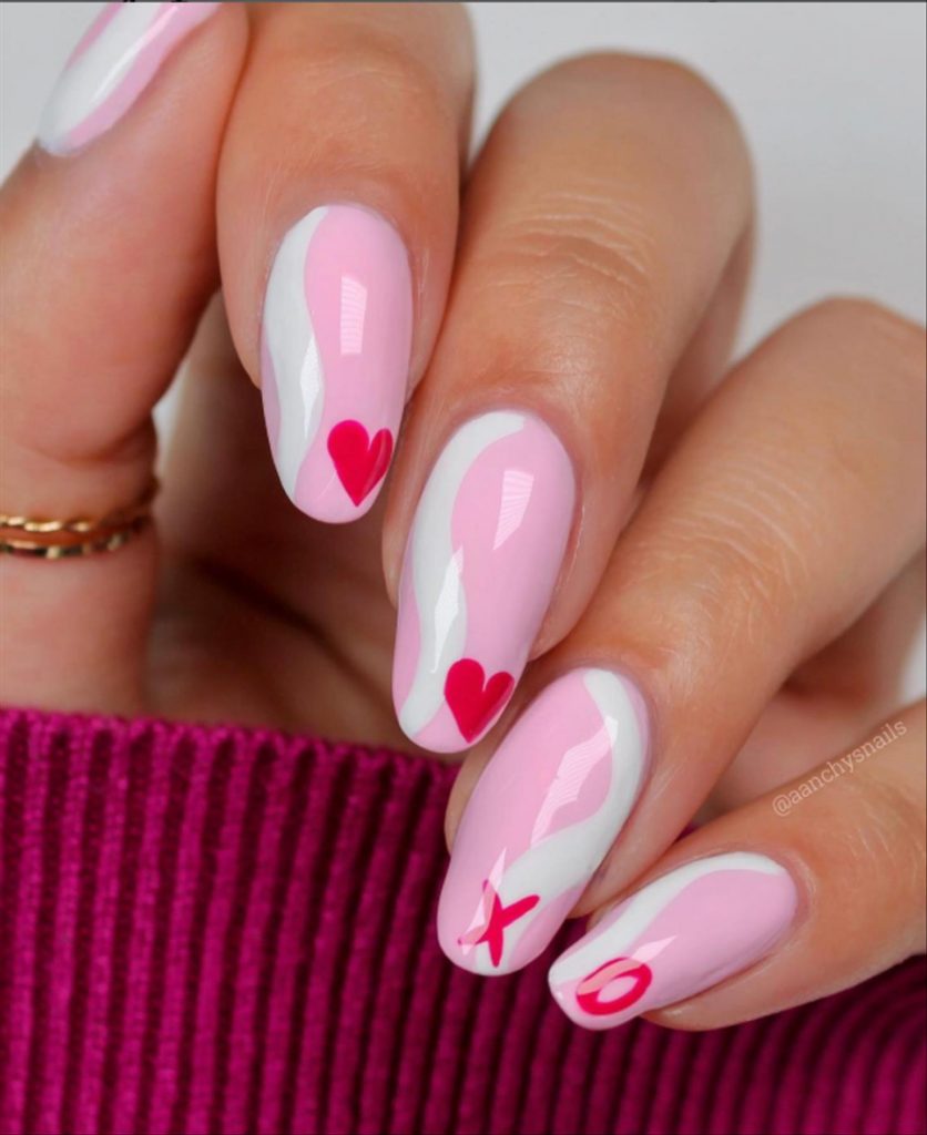 Trendy minimalist nails art for spring manicures