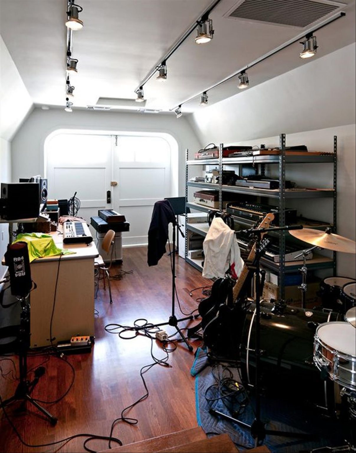 30 Cool Home Music Studio Decoration Ideas & Inspiration