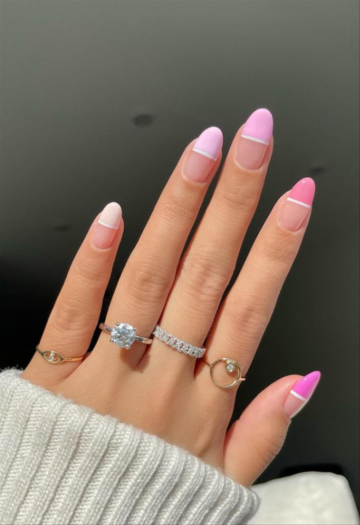 Trendy minimalist nails art for spring manicures