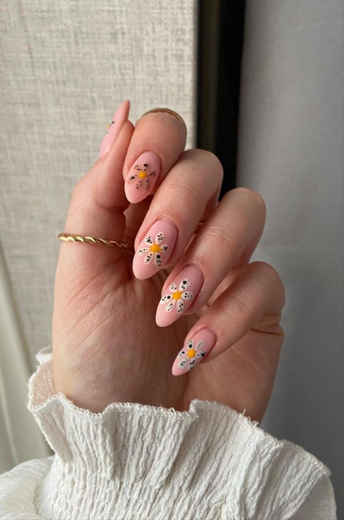 Cute Easter nail designs to get inspired 2022