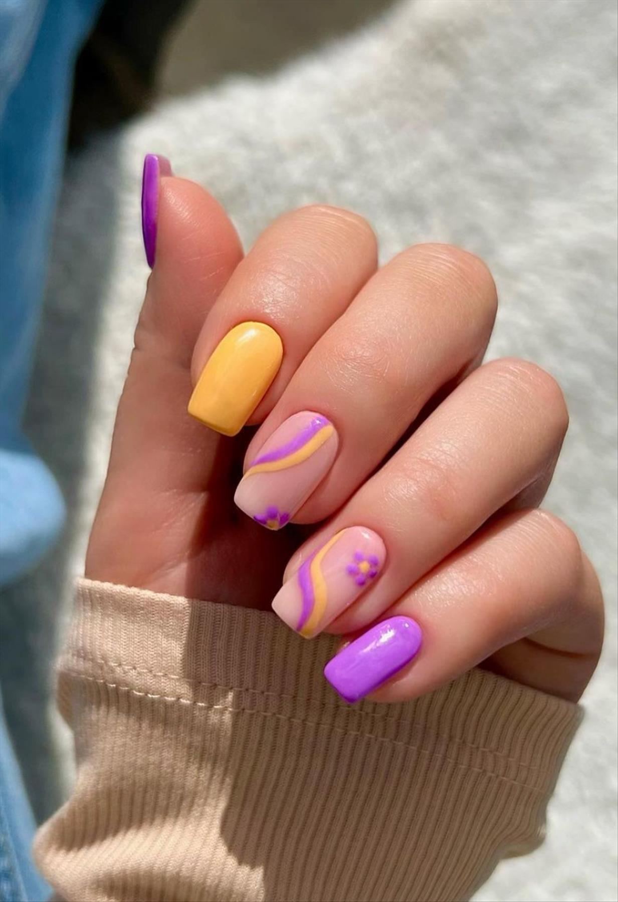  Trendy Summer Nail Designs with Short Square Nails 2022