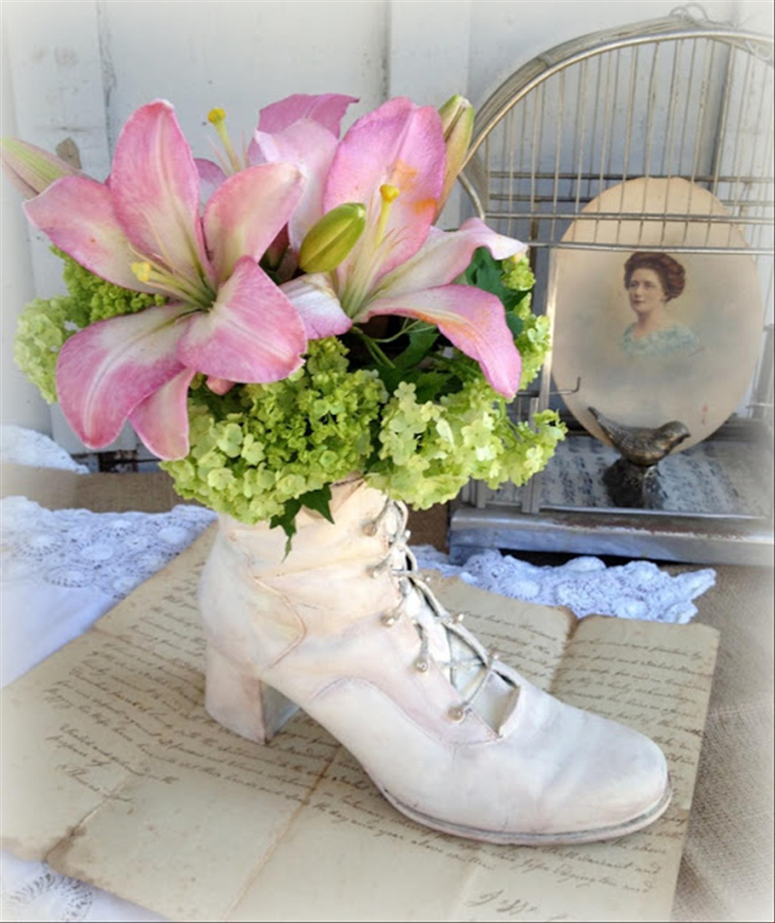 DIY plants in shoes: Recycled Footwear makes a Great Garden Planter