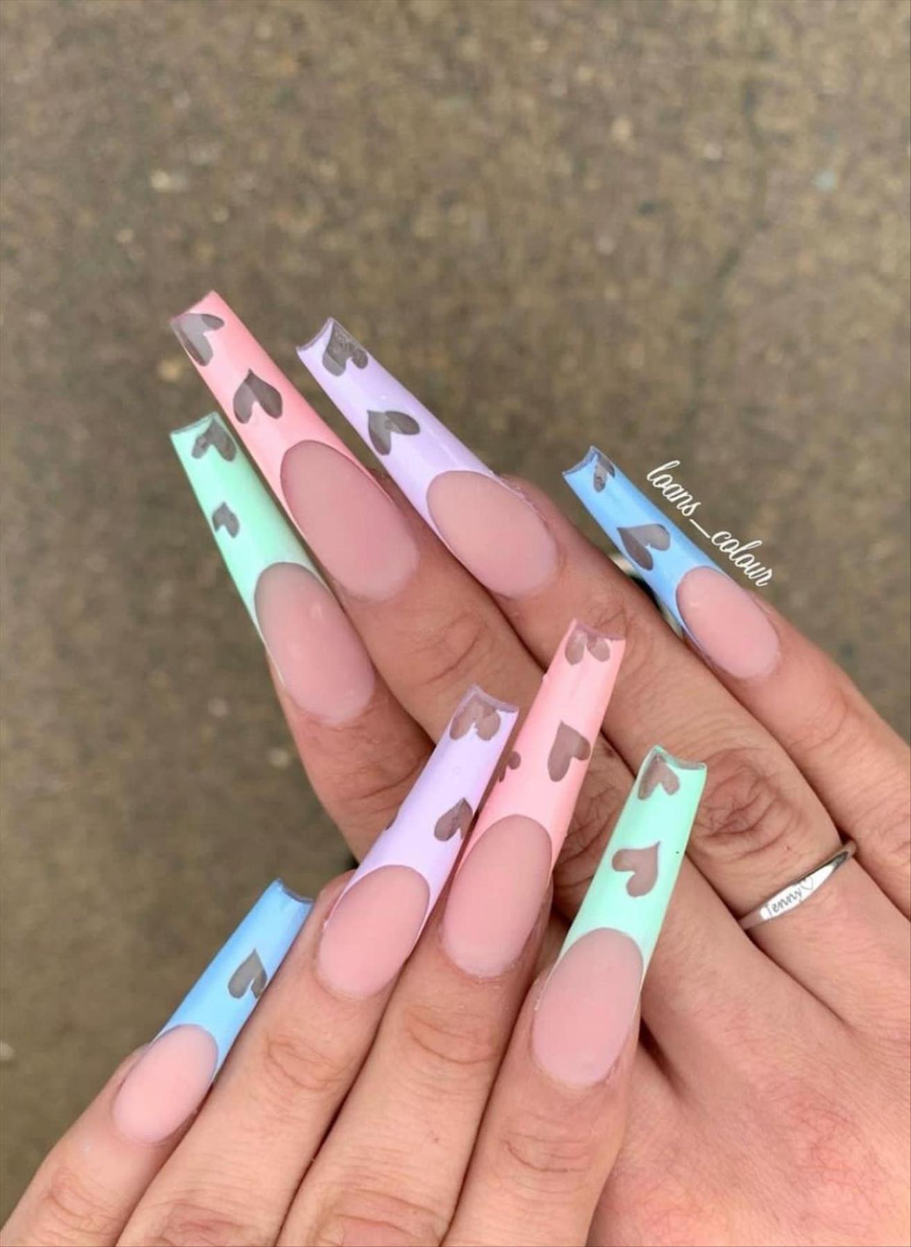 Trendy french tip nails to bring another dimension to your manicure