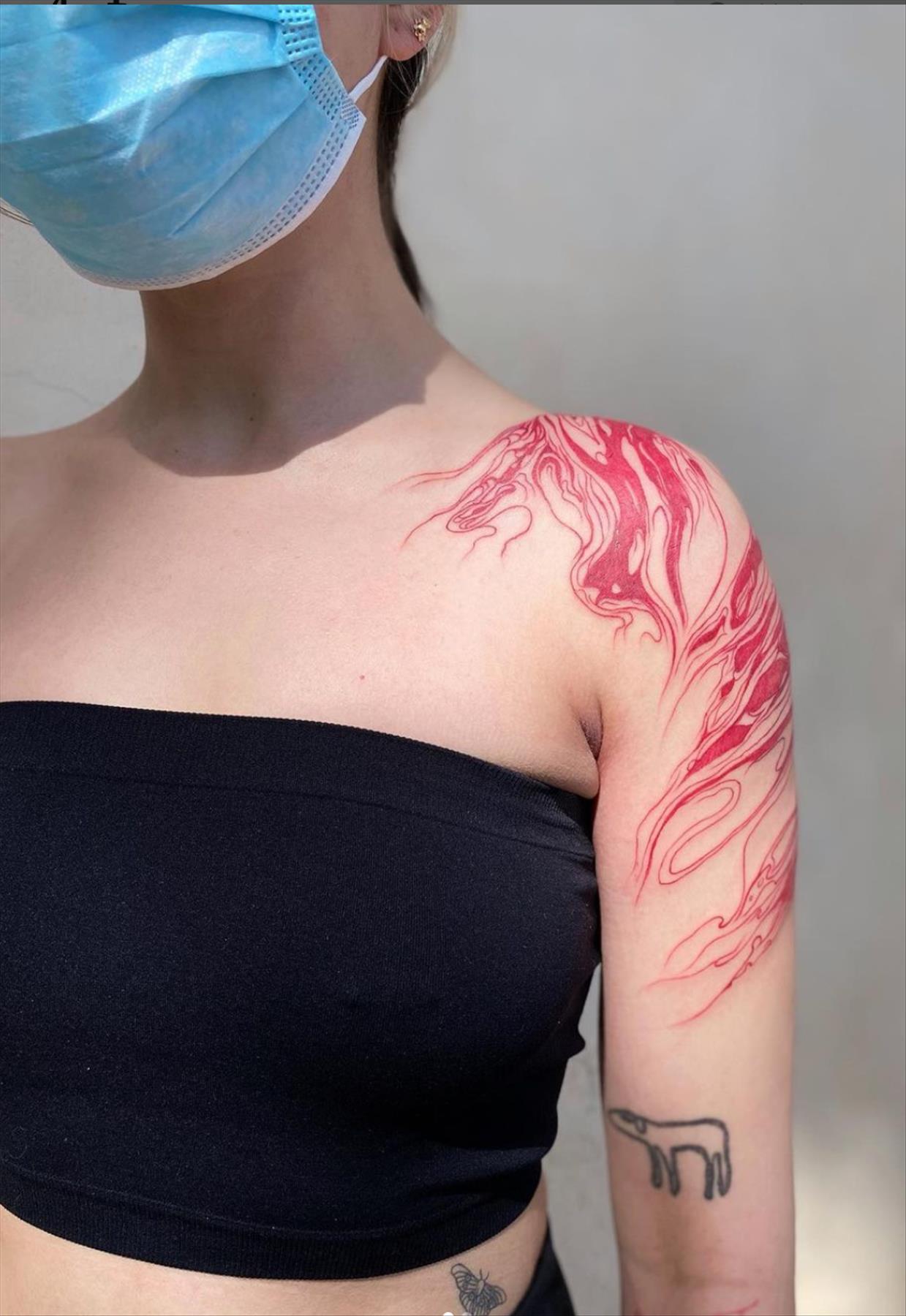 Stunning shoulder tattoos for women 2022 for a chic look