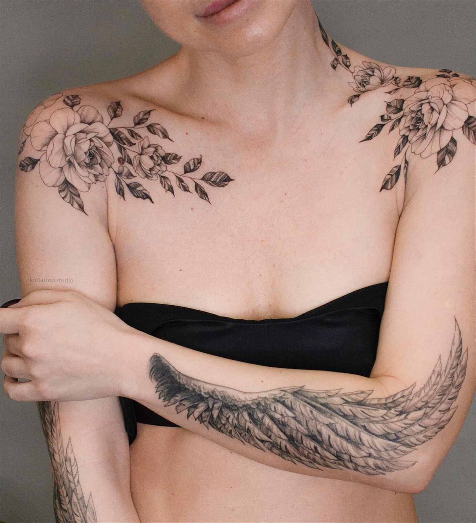 Stunning shoulder tattoos for women 2022 for a chic look