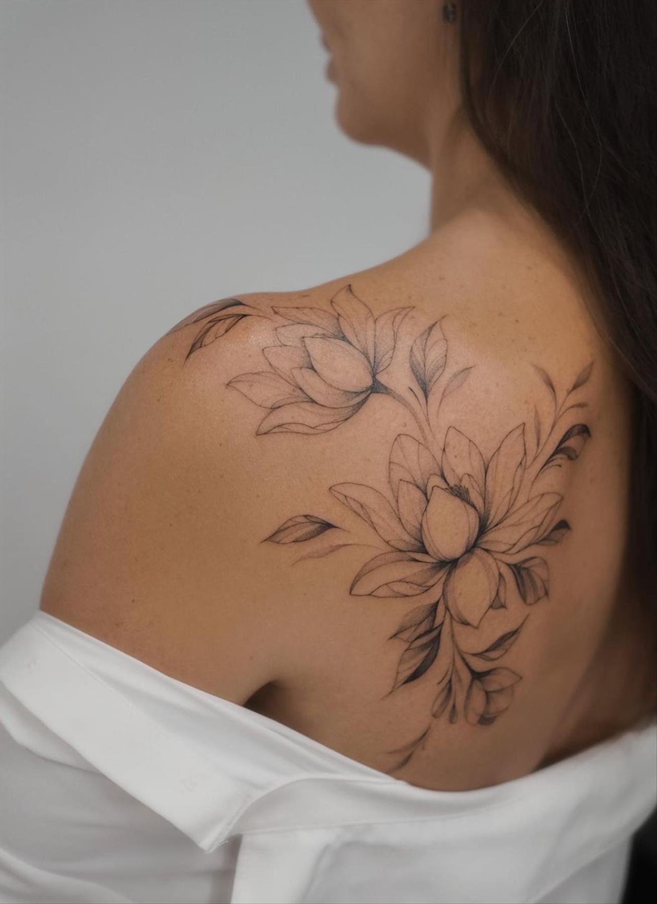 Stunning shoulder tattoos for women 2022 for a chic look