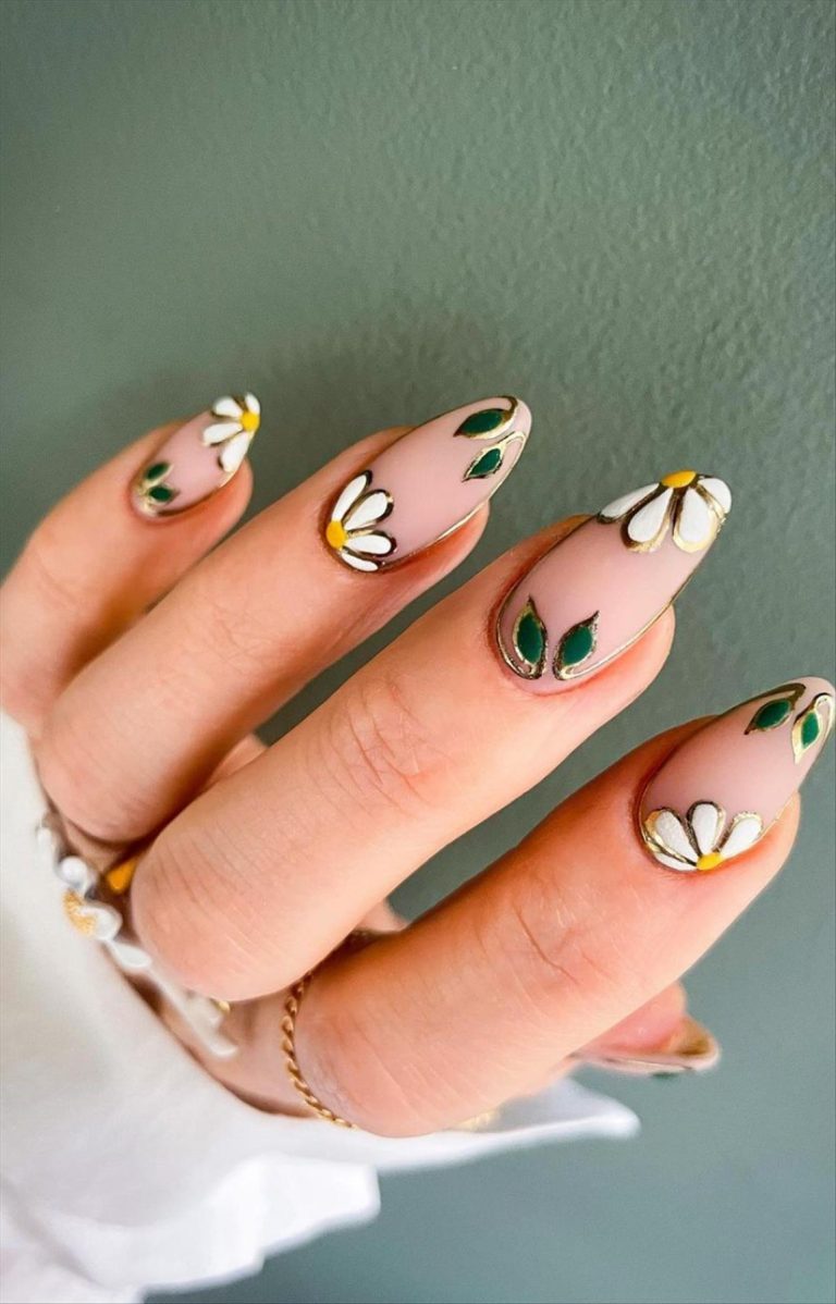 36 Best Graduation Nail Designs Perfect For Your Big Day