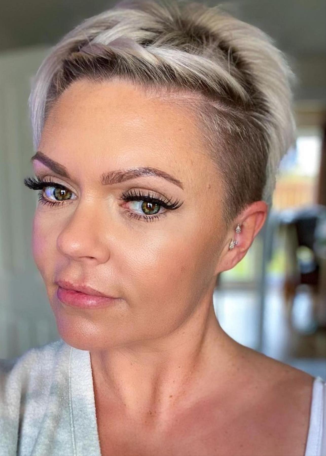 Best ash blonde pixie short hair for chic women trending now