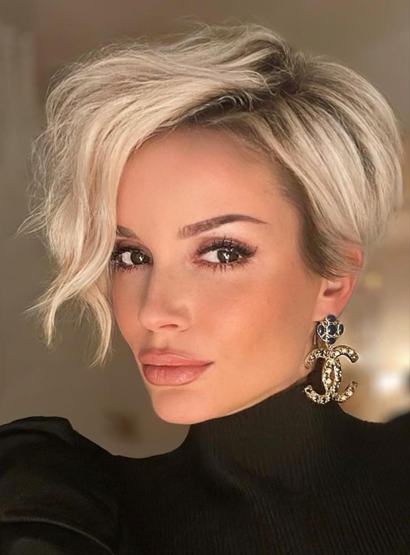 Best ash blonde pixie short hair for chic women trending now