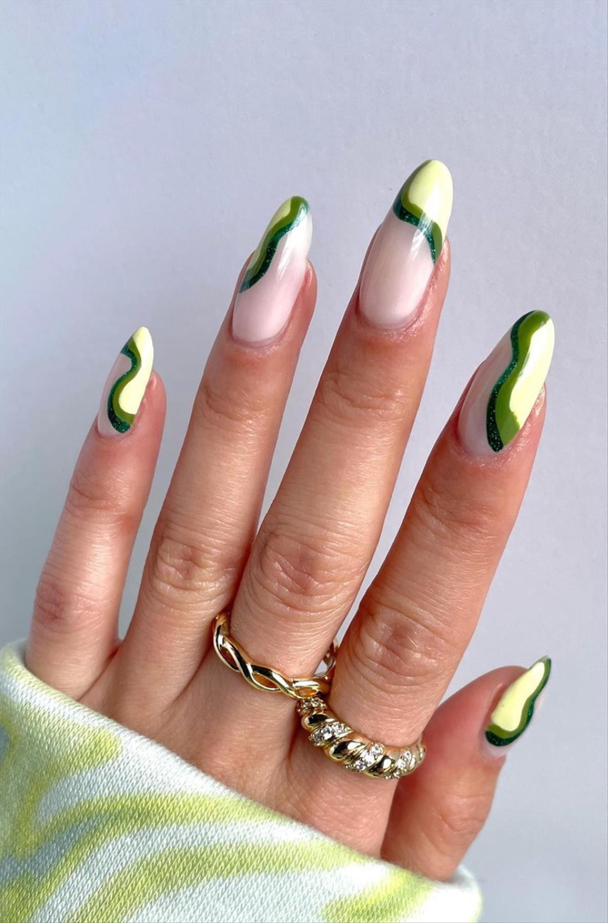 Stunning swirl nail art you'll flip for 2022