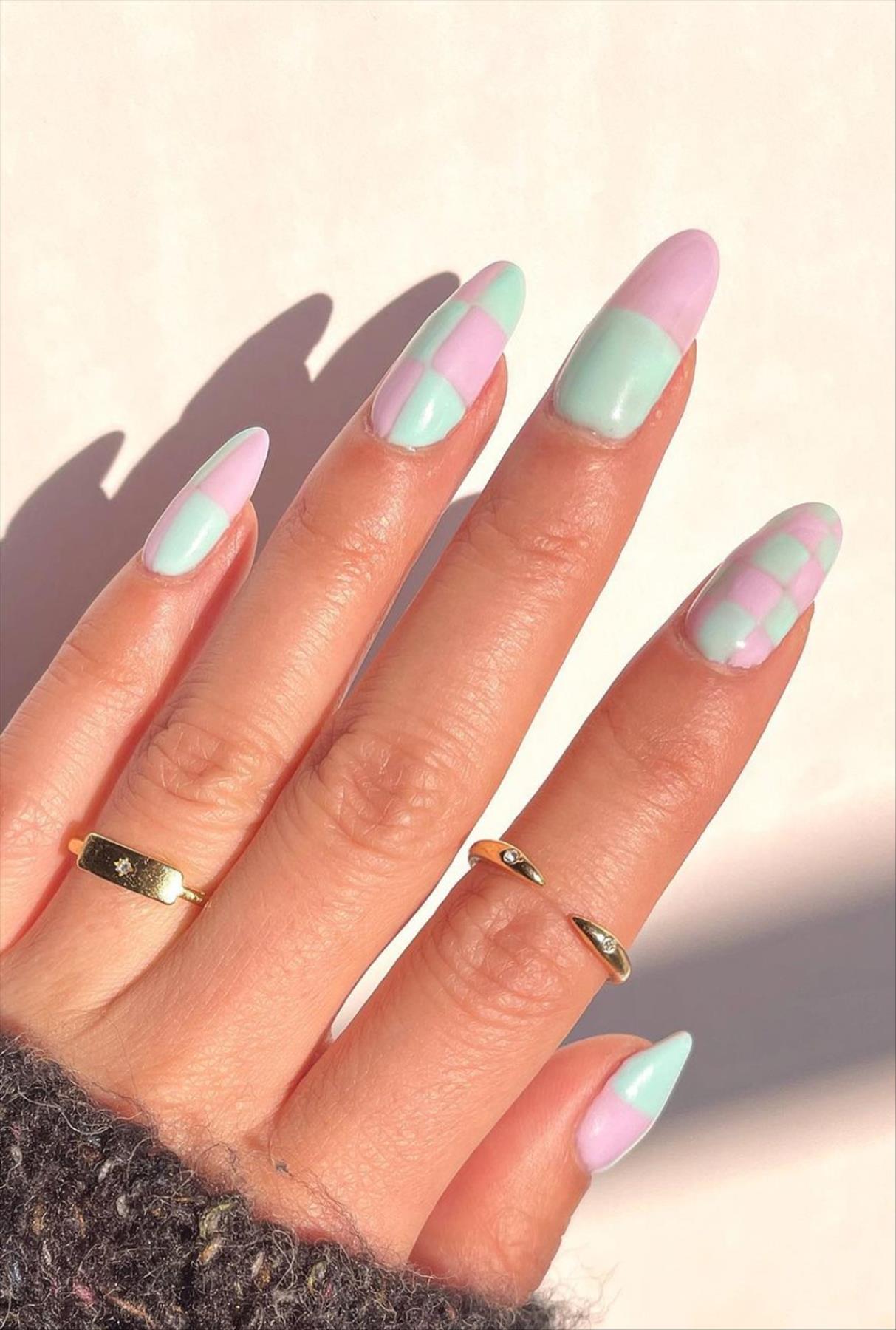 Stunning swirl nail art you'll flip for 2022