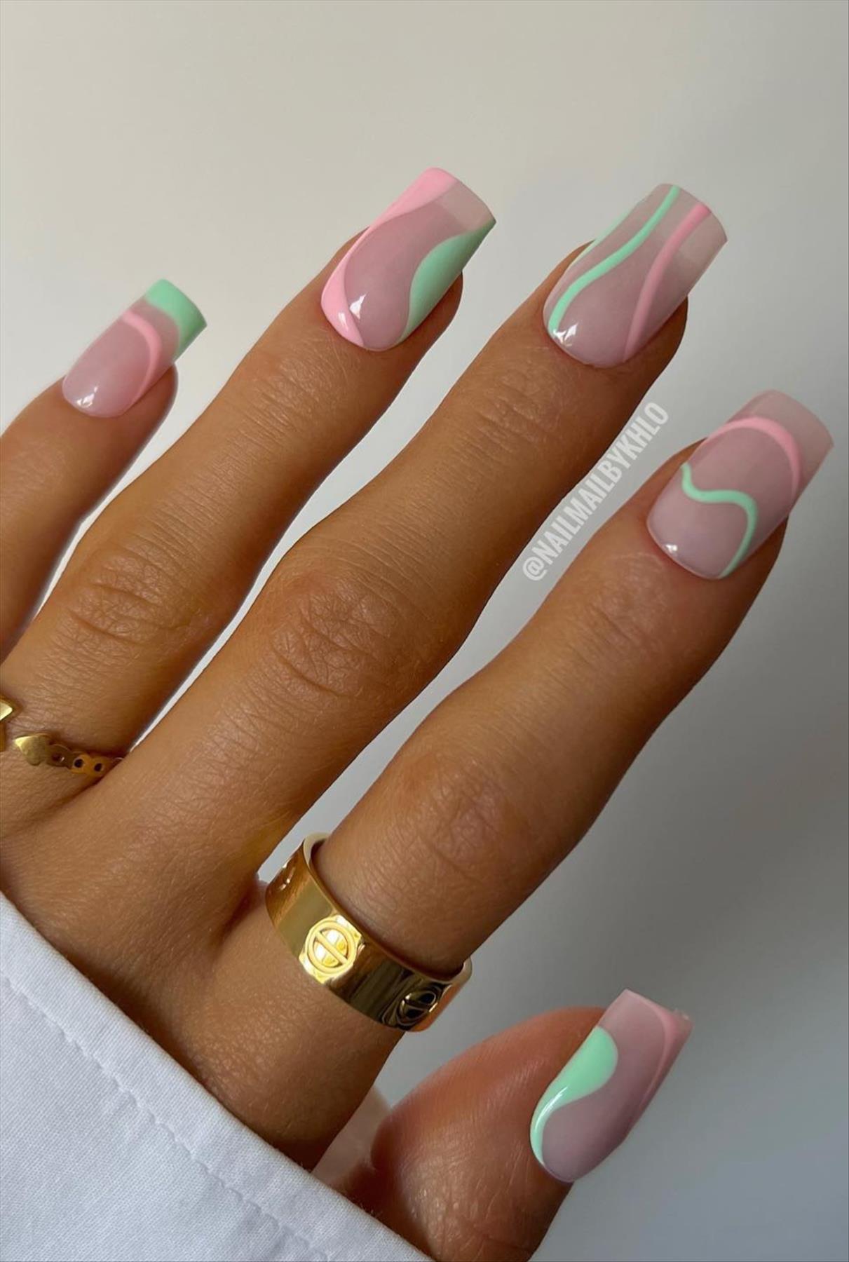 Stunning swirl nail art you'll flip for 2022