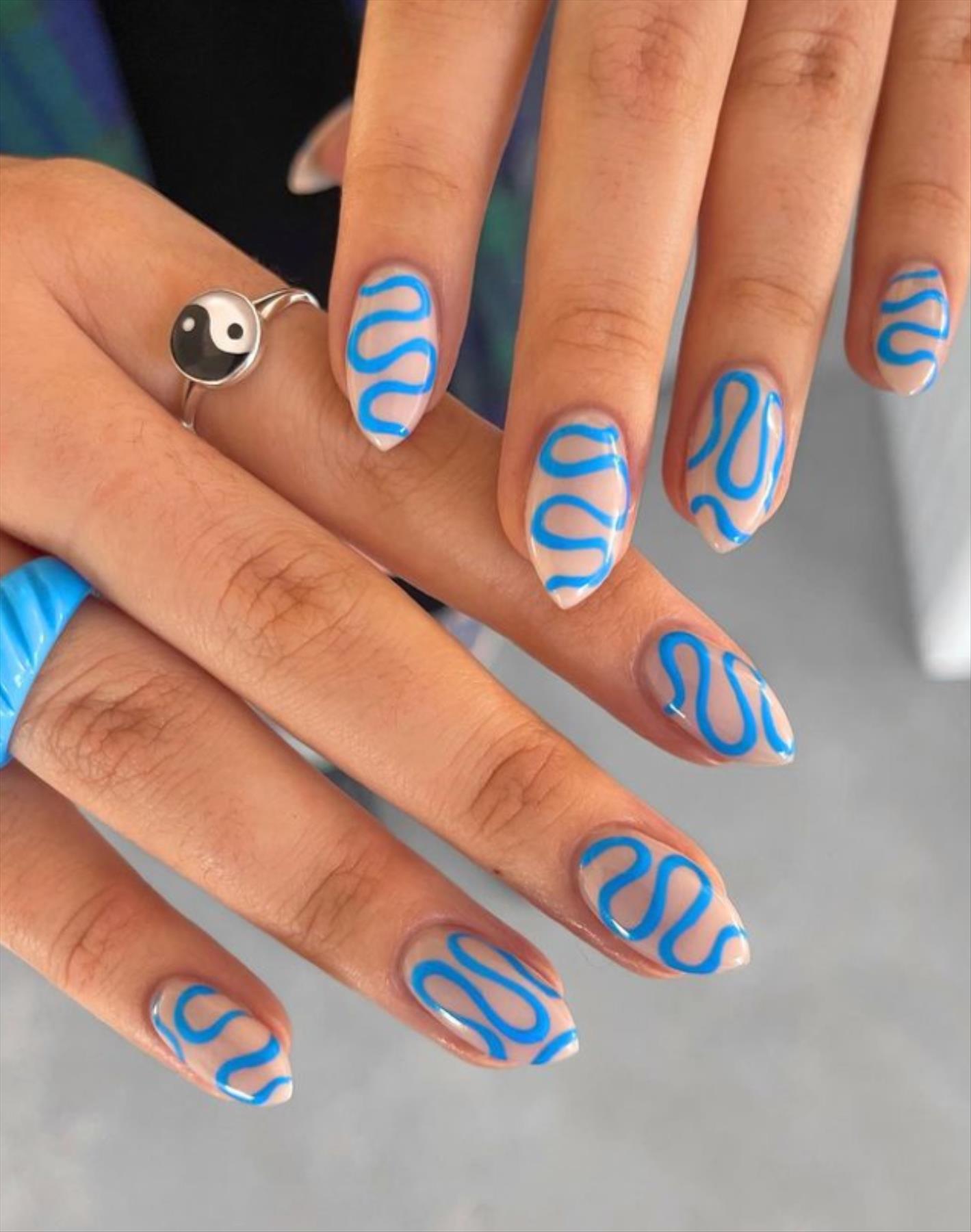 Perfect Y2K nail art for next Summer mani