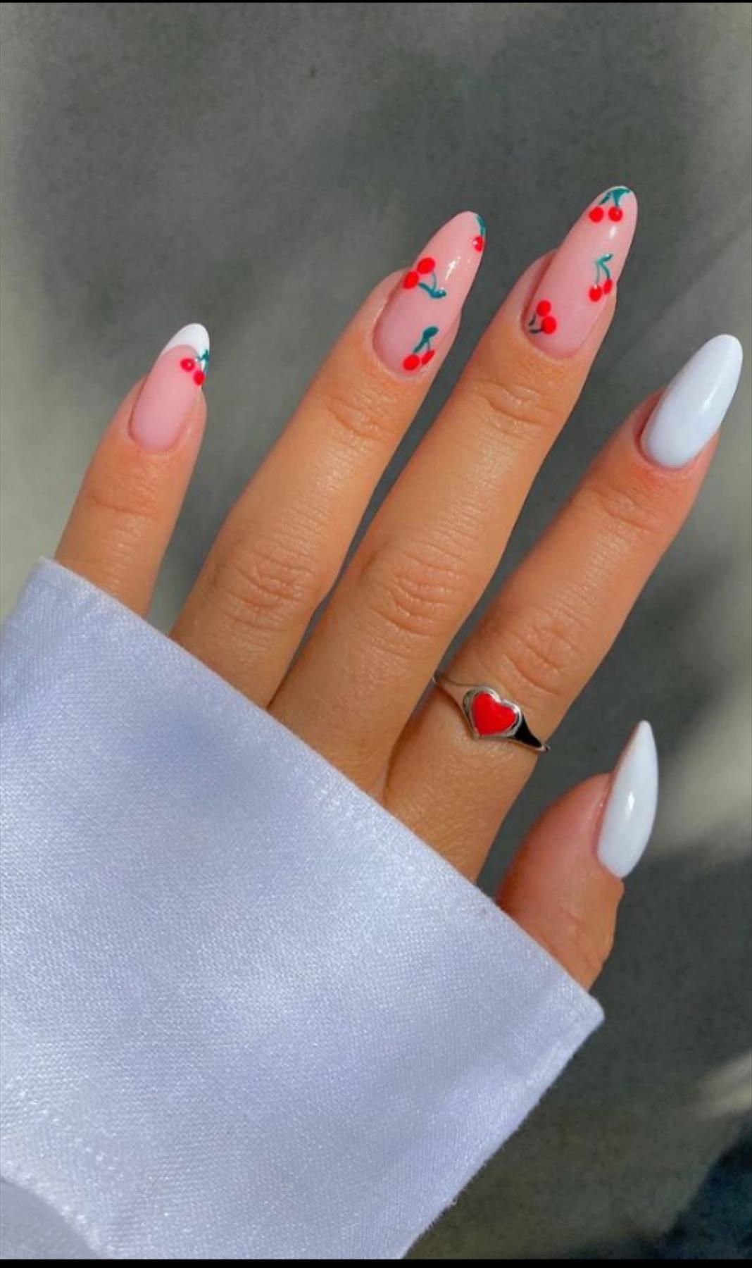 Perfect Y2K nail art for next Summer mani