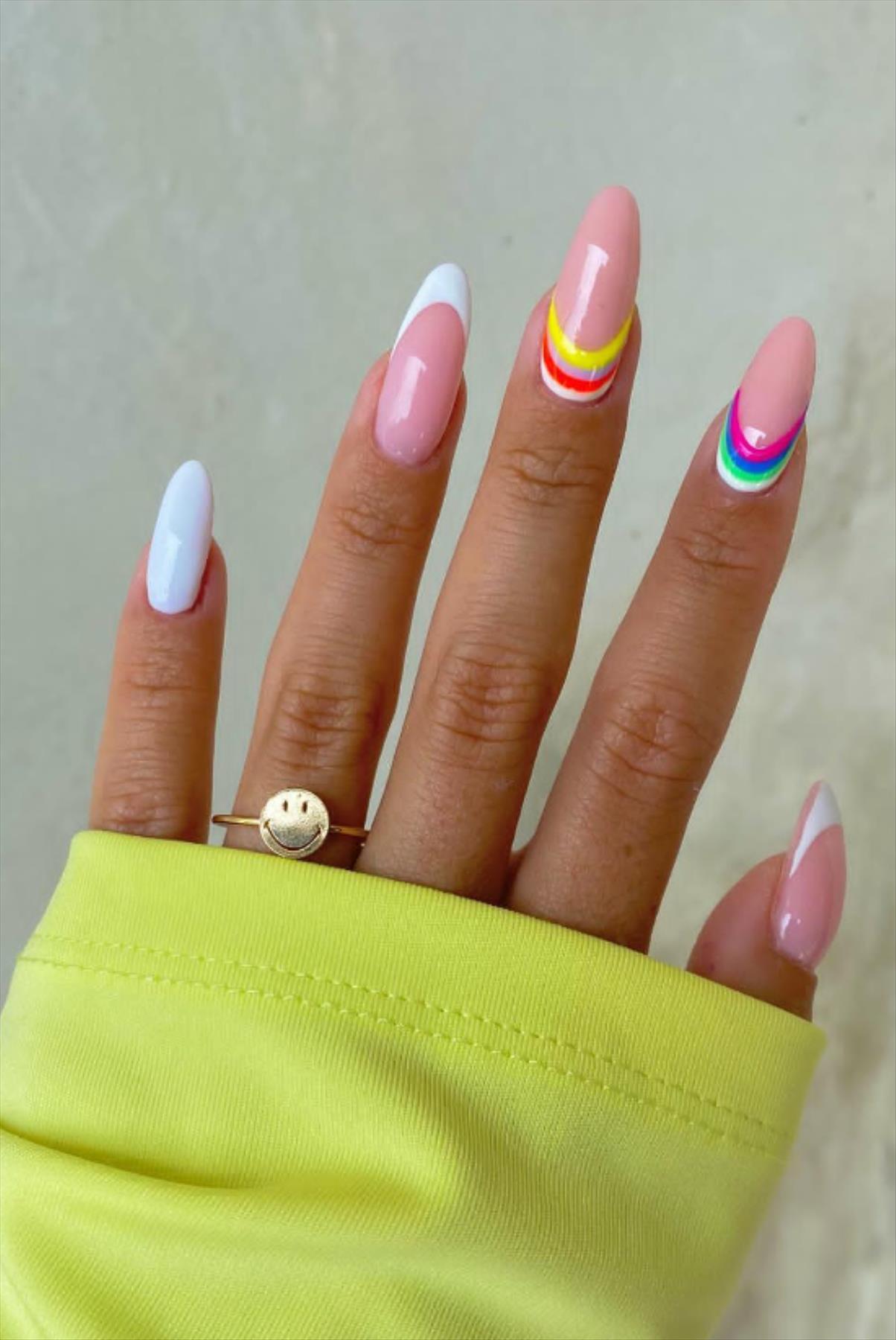 Perfect Y2K nail art for next Summer mani