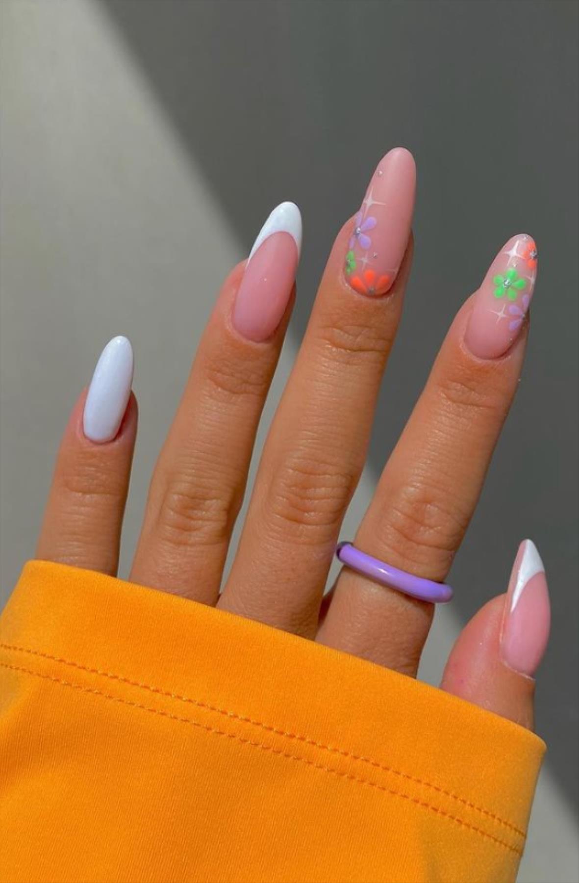 Perfect Y2K nail art for next Summer mani