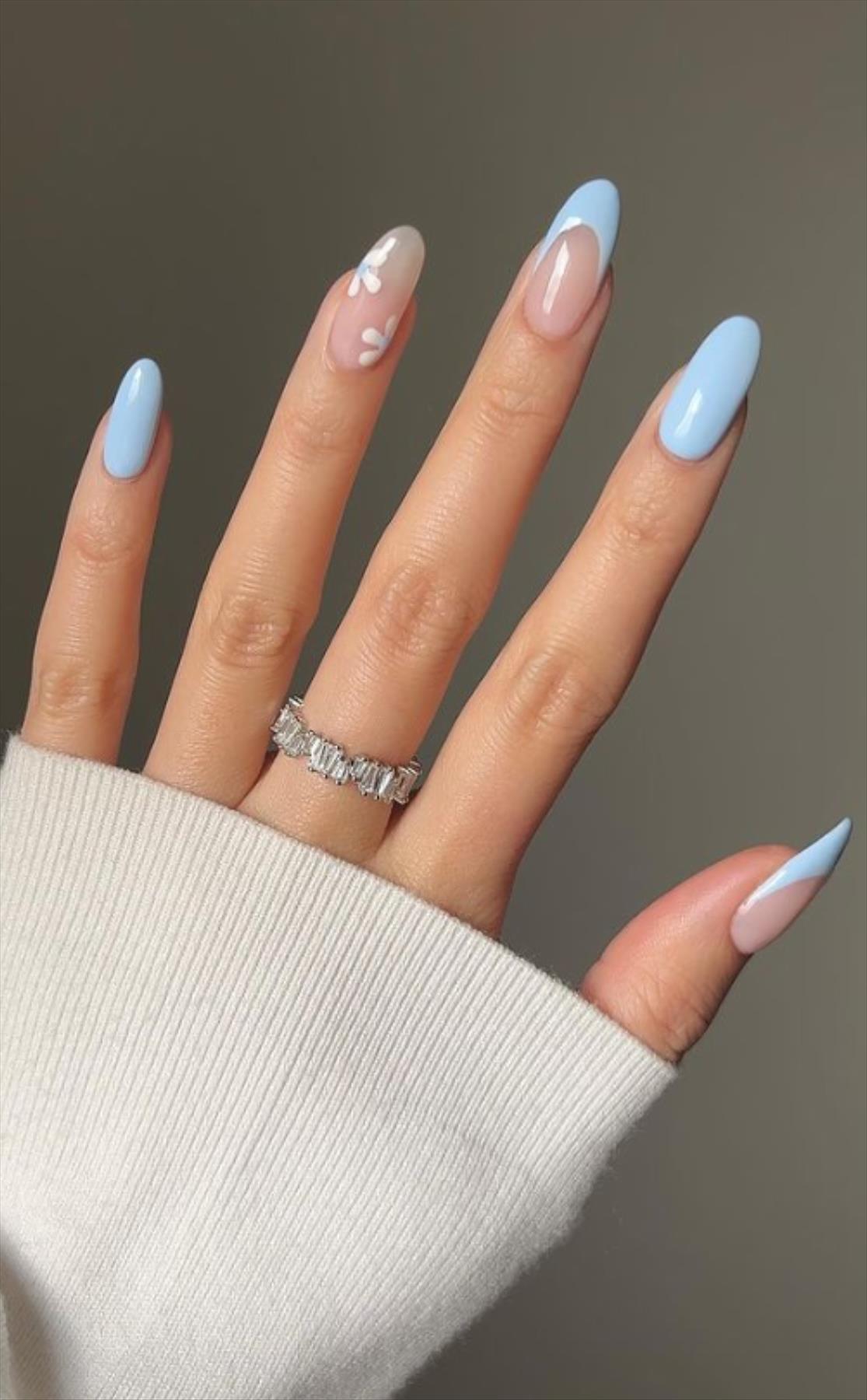 Perfect Y2K nail art for next Summer mani