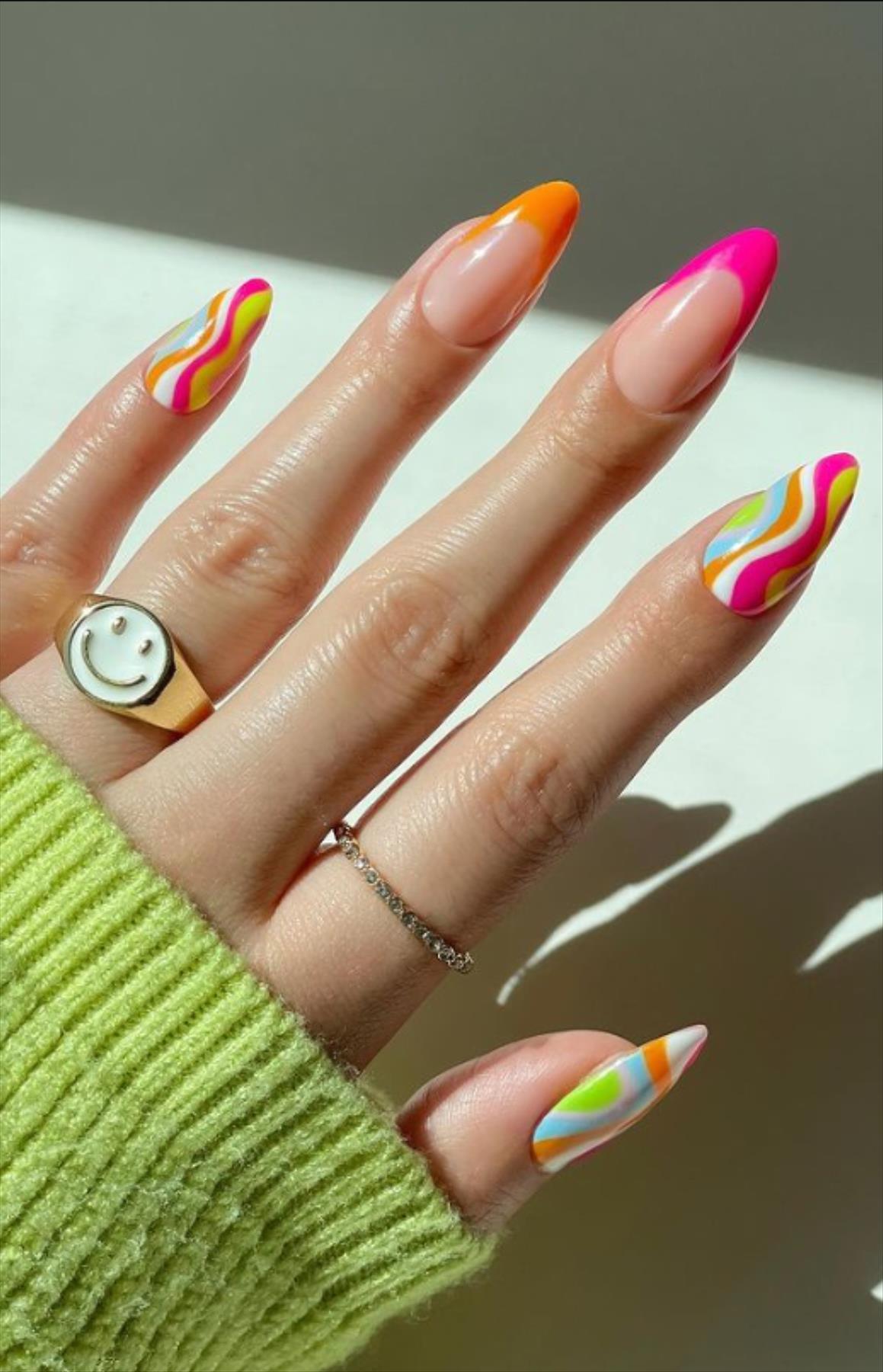 Perfect Y2K nail art for next Summer mani