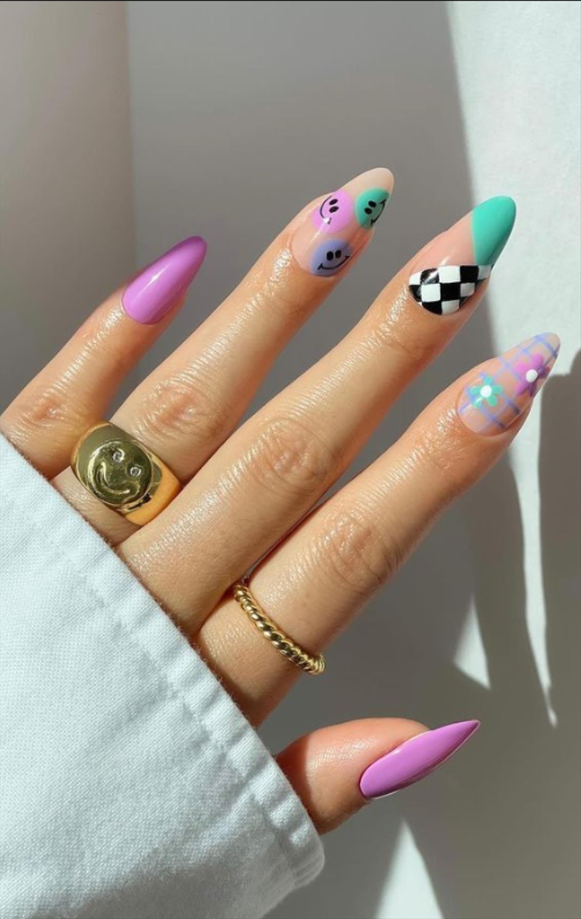 Perfect Y2K nail art for next Summer mani